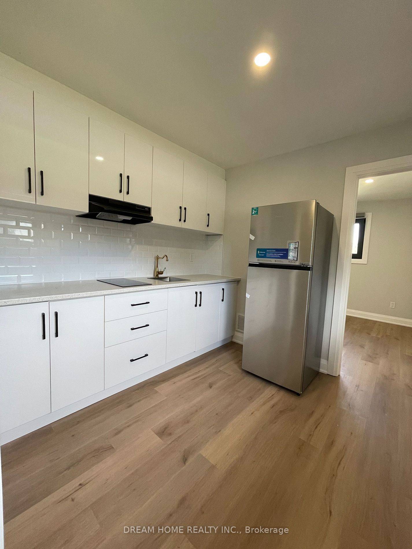 Toronto C15, ON M2J 3Z9,49 Ladner DR #Unit 2