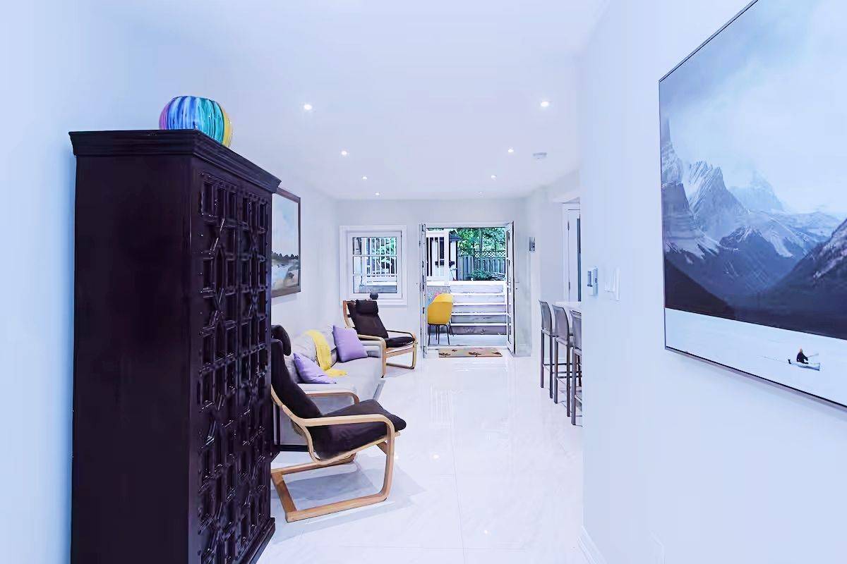 Toronto C03, ON M5P 1B1,151 Chaplin CRES S #WALK OUT LOWER