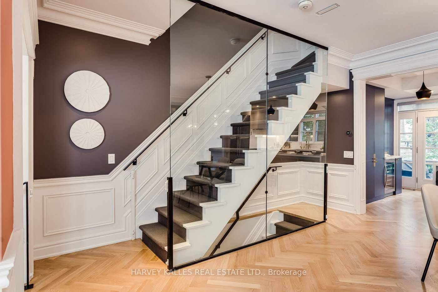 Toronto C02, ON M5R 1P8,106 Belmont ST