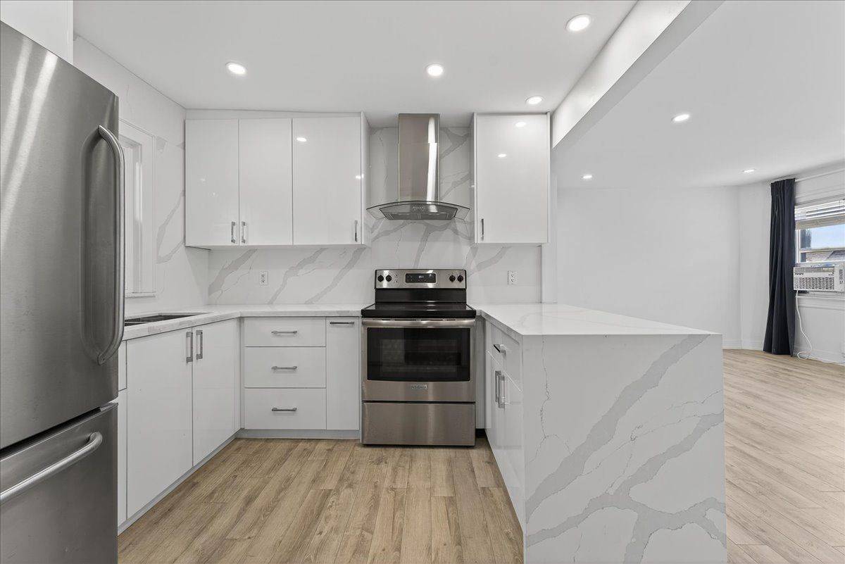 Toronto C10, ON M4S 2N4,693 Mount Pleasant RD #201