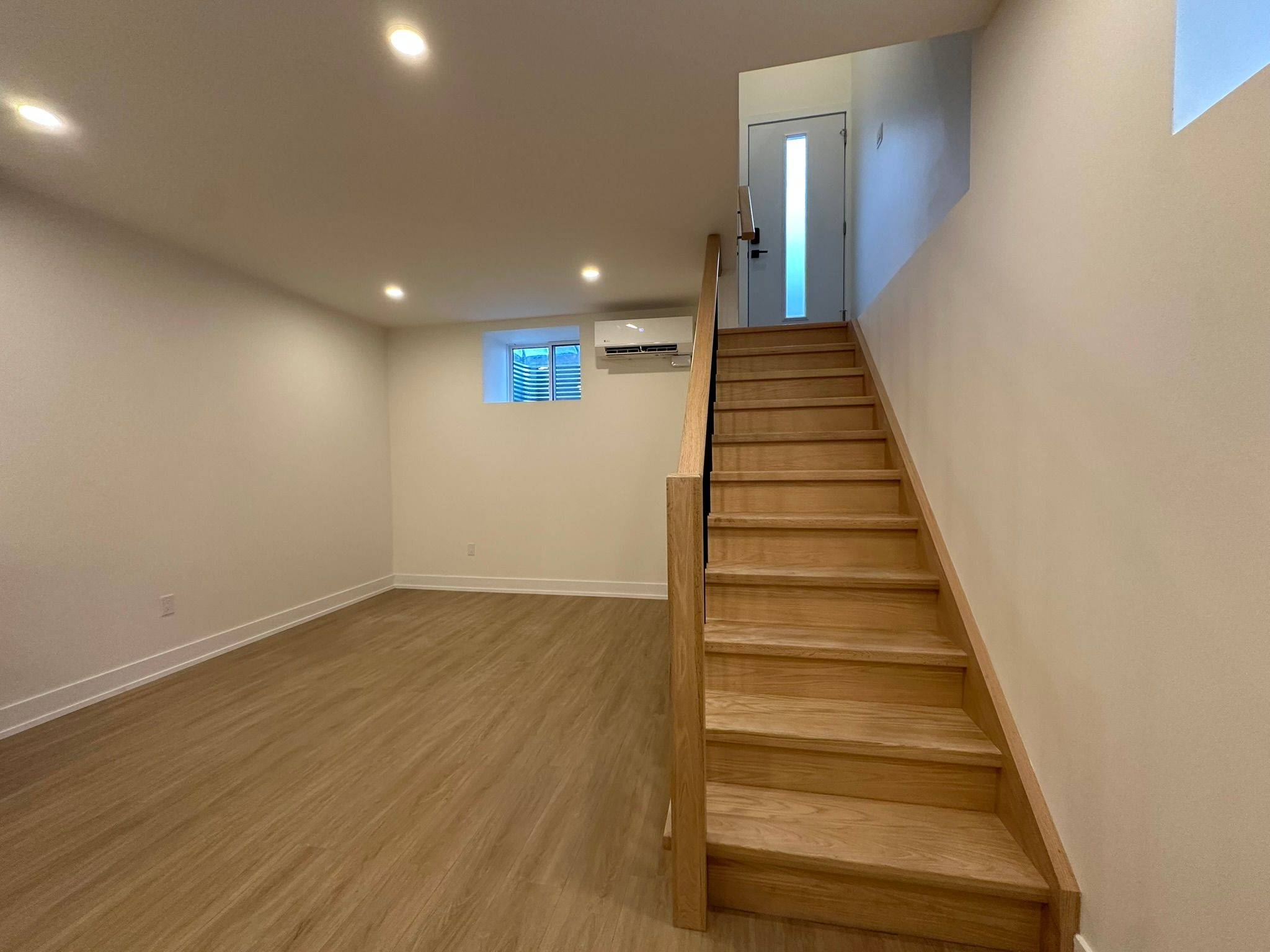 Toronto E01, ON M4L 2R3,254 Greenwood AVE #Bsmt