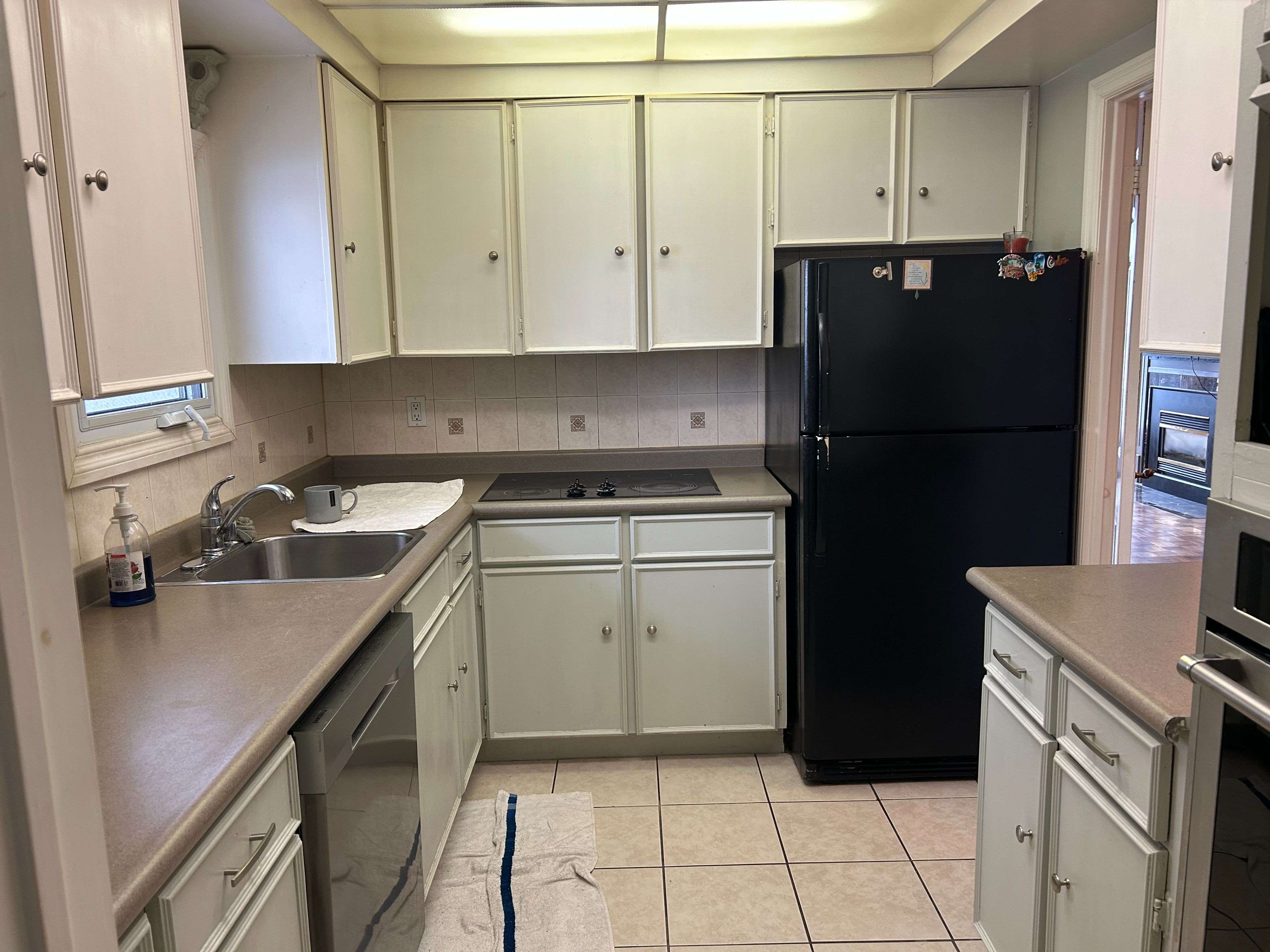 Oshawa, ON L1J 2J9,282 King ST W