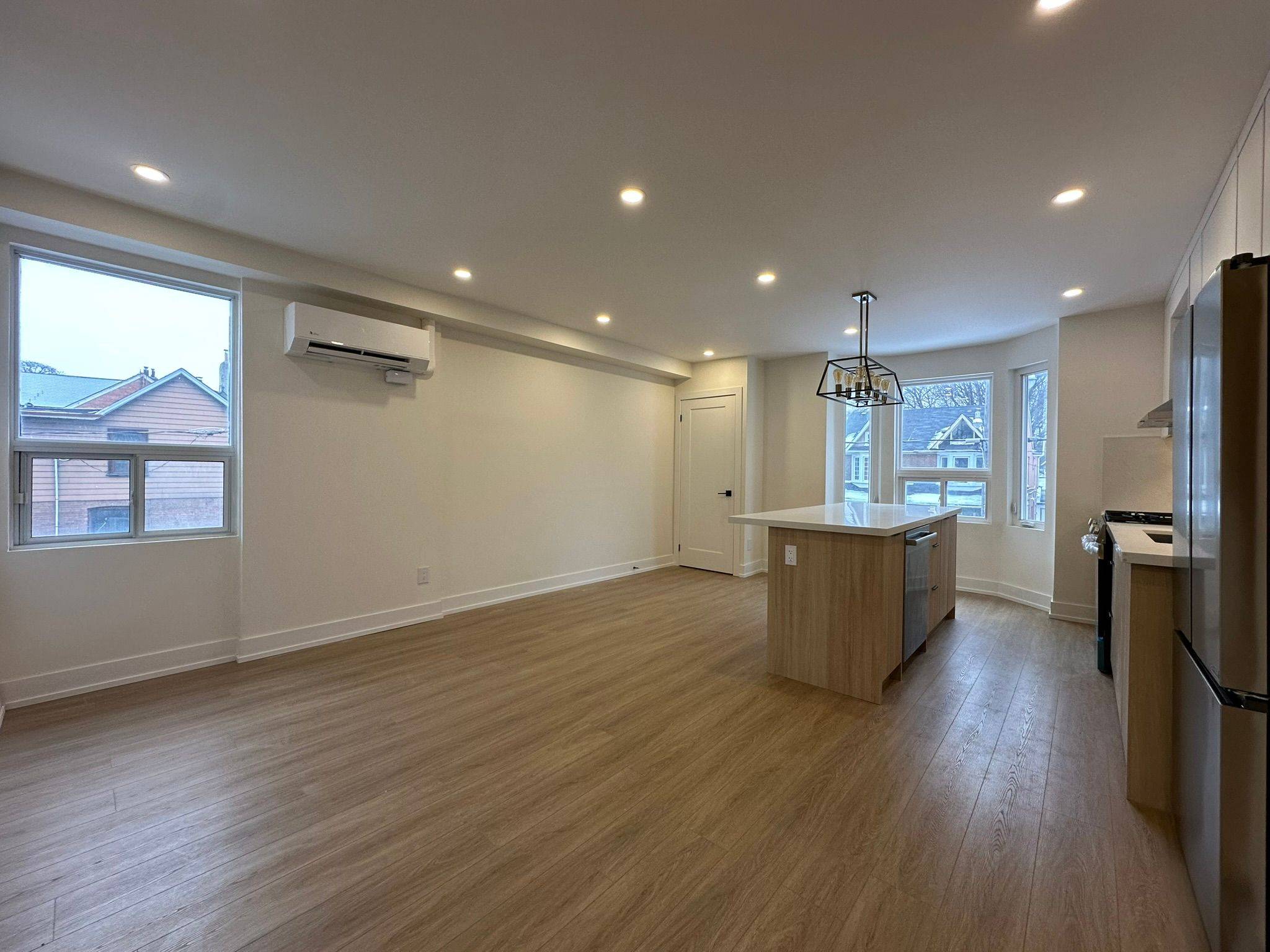 Toronto E01, ON M4L 2R3,254 Greenwood AVE #Upper