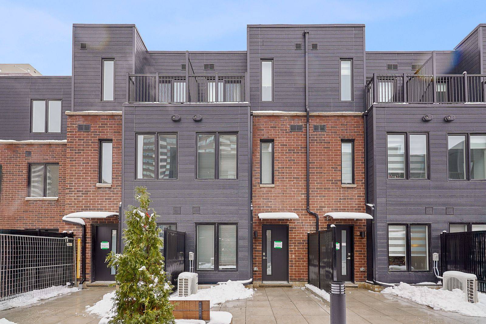 Toronto E05, ON M1W 2H1,3069 Pharmacy AVE #4