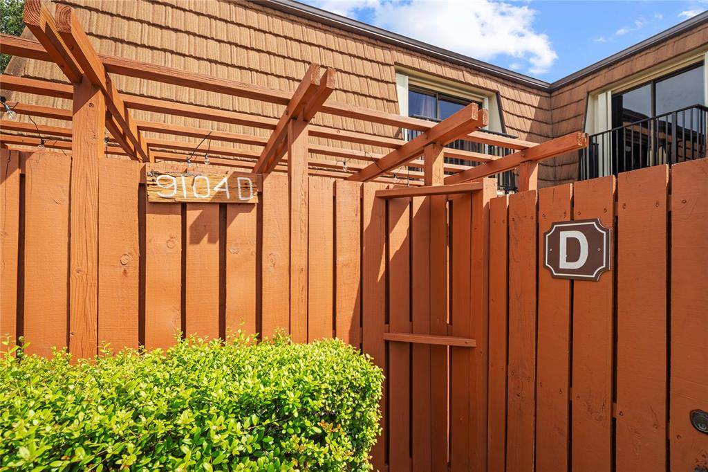 Davie, FL 33324,9104 SW 19th Pl #D