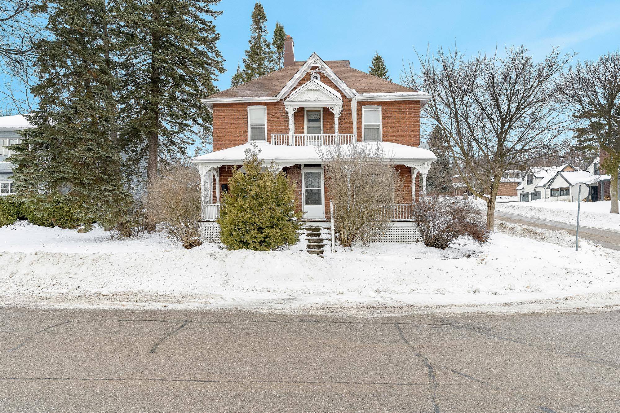 Barrie, ON L4M 1C2,170 Kempenfelt DR