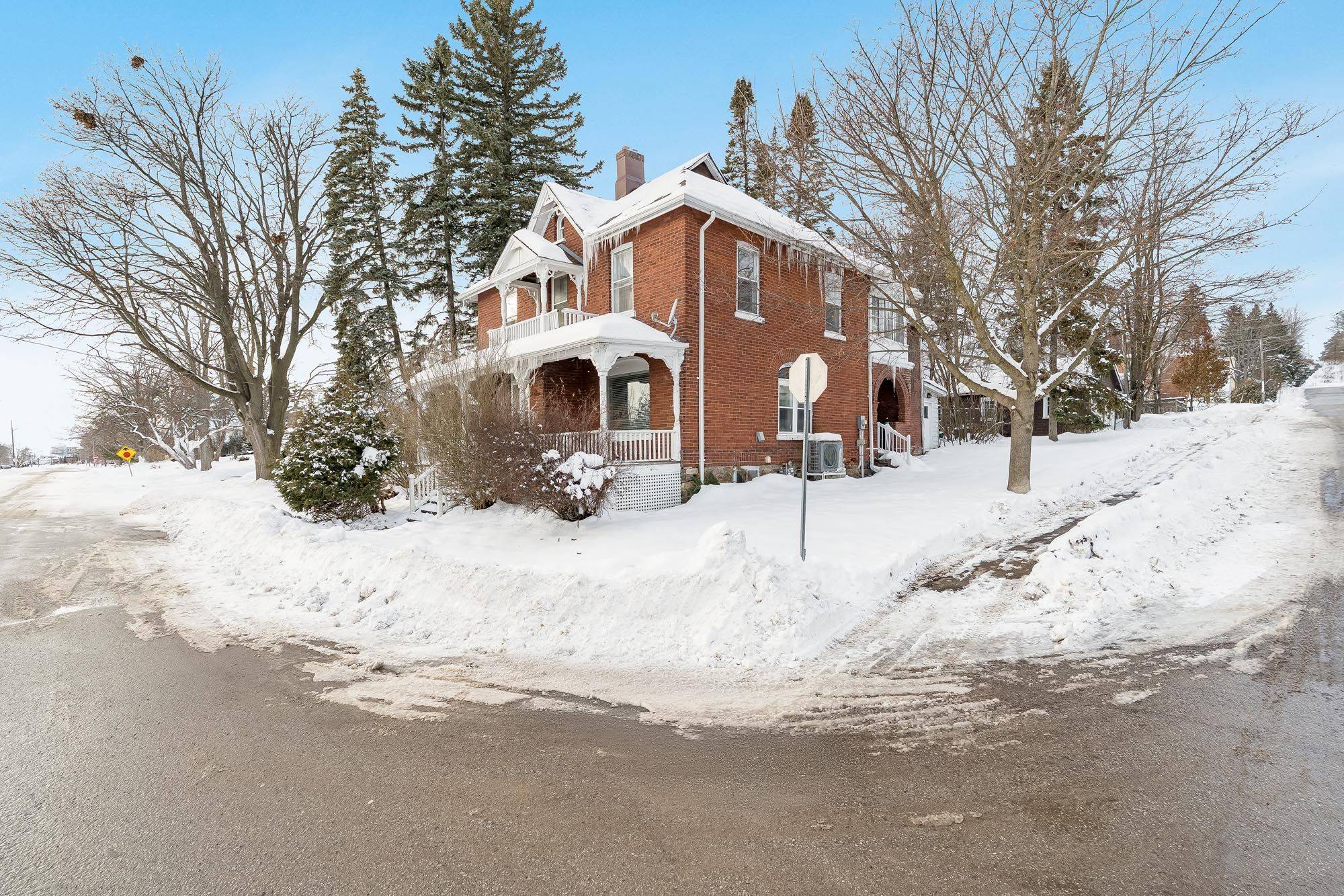 Barrie, ON L4M 1C2,170 Kempenfelt DR