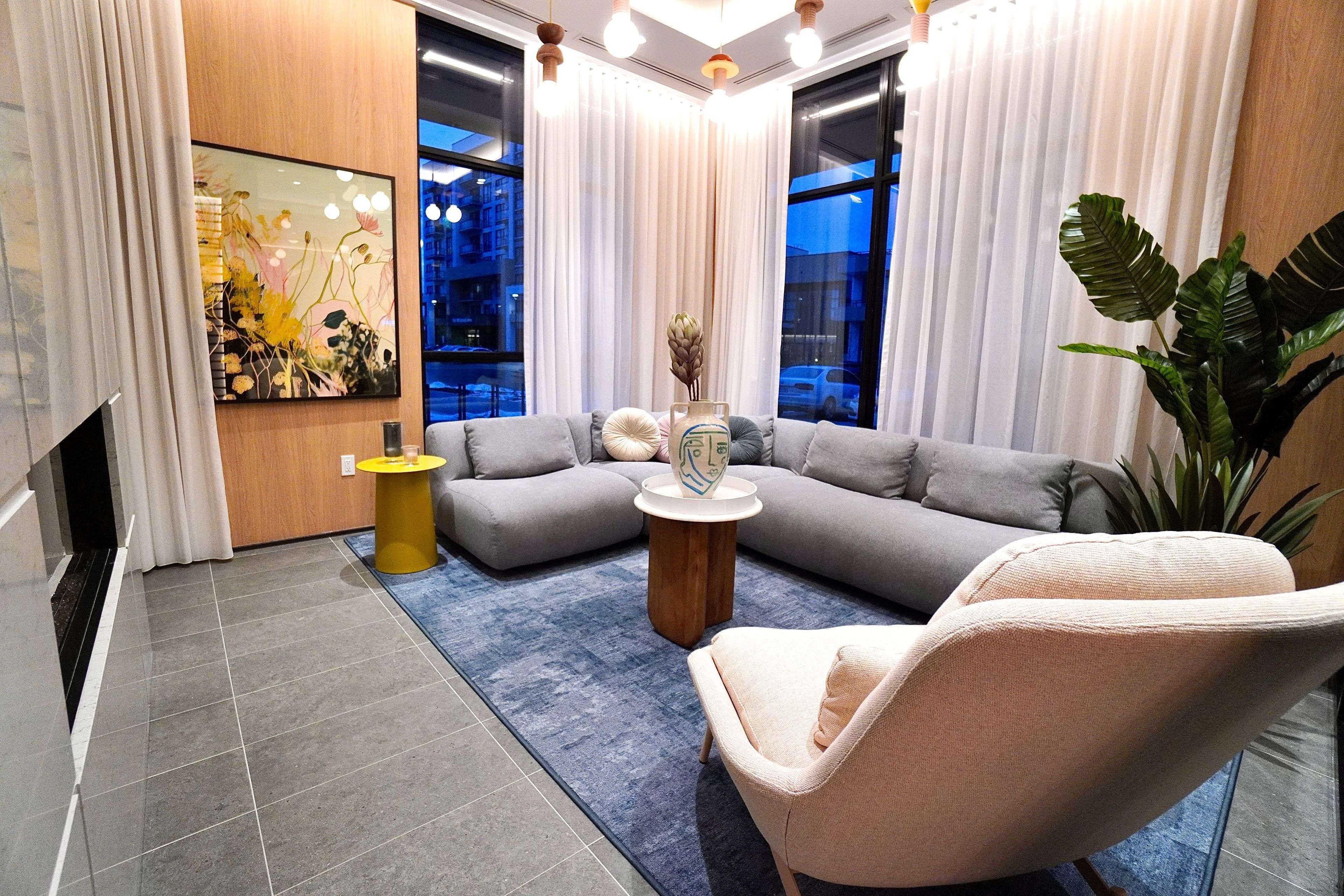 Milton, ON L9E 2B5,720 Whitlock AVE #417