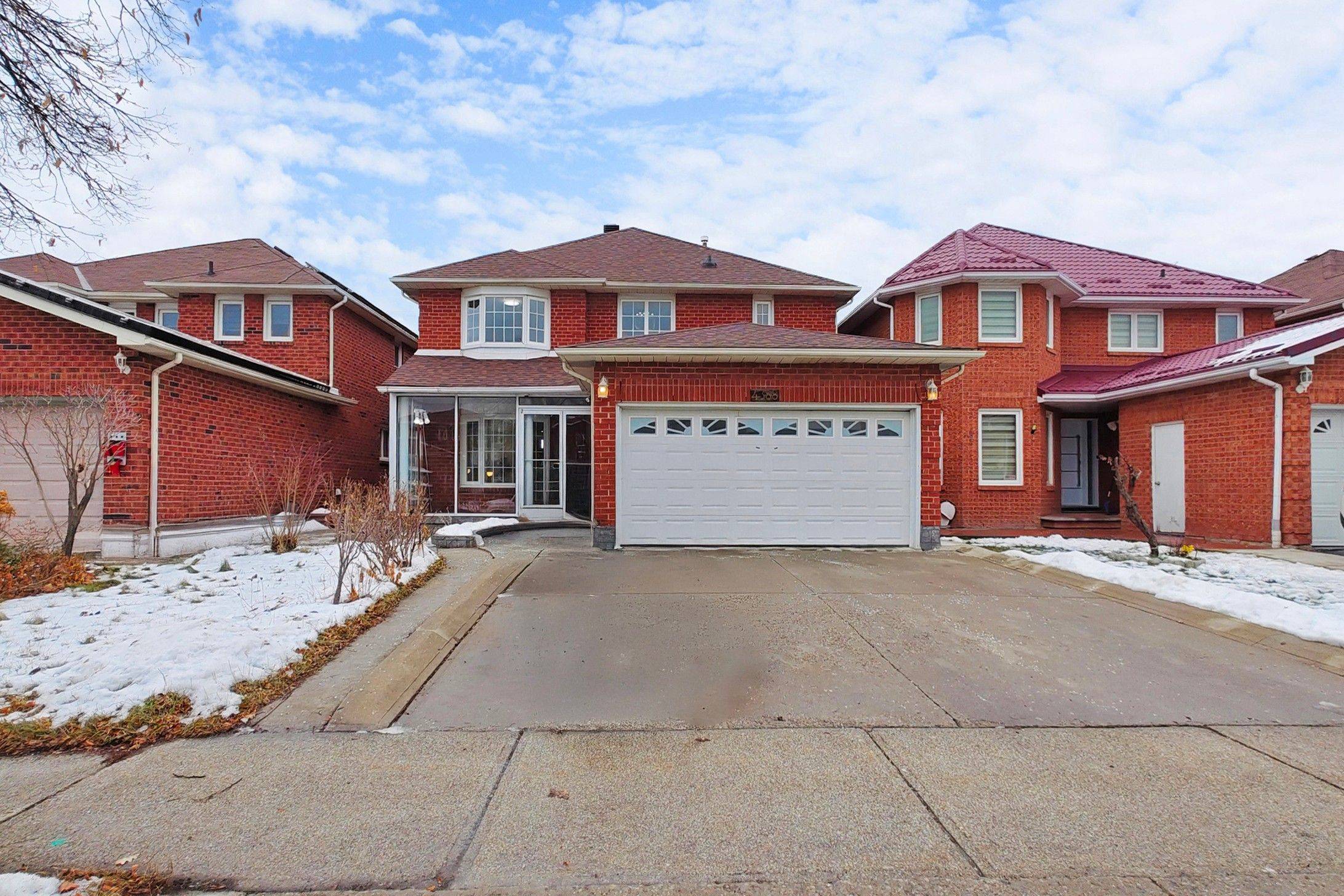 Mississauga, ON L5R 2A4,4388 Guildwood WAY