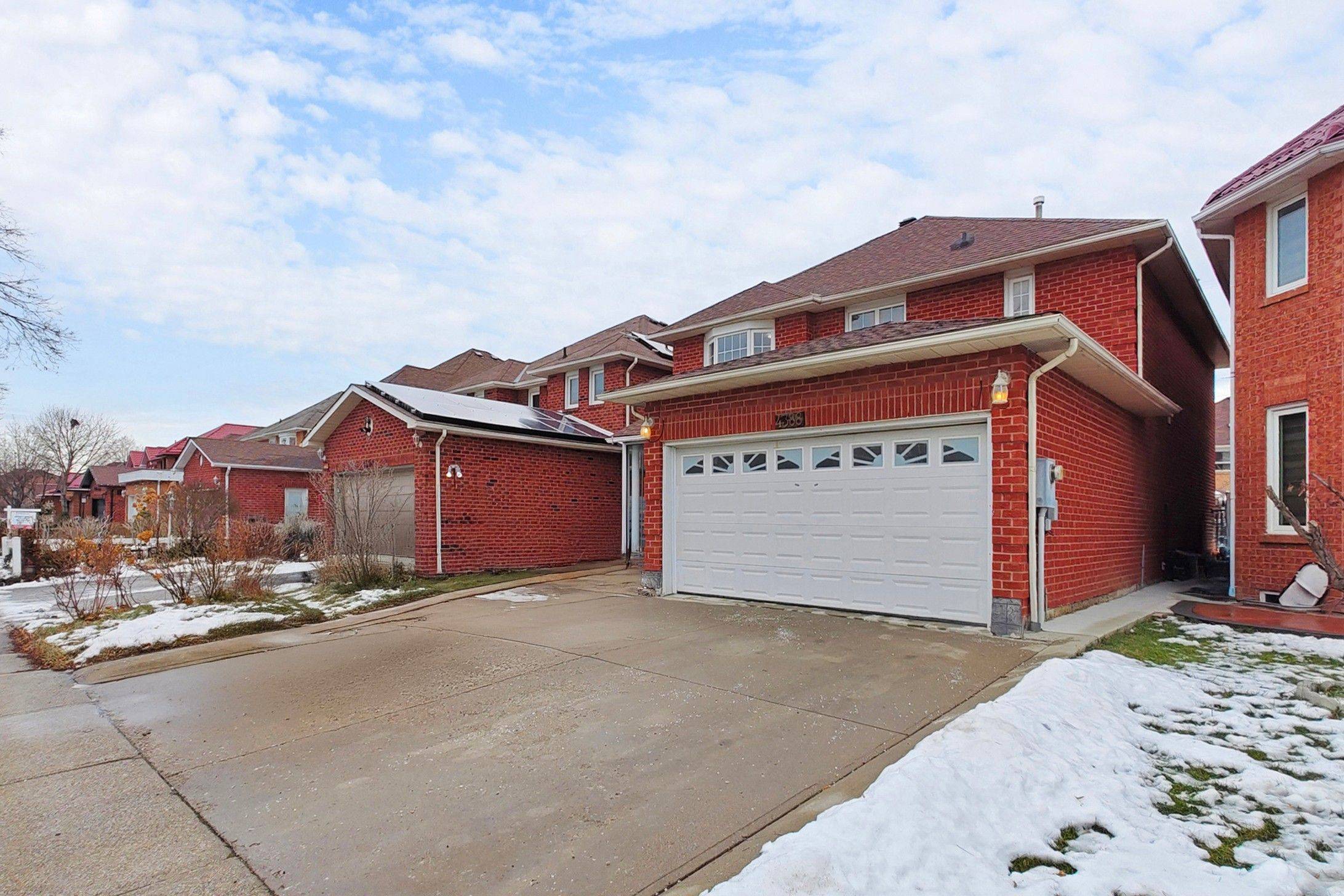 Mississauga, ON L5R 2A4,4388 Guildwood WAY