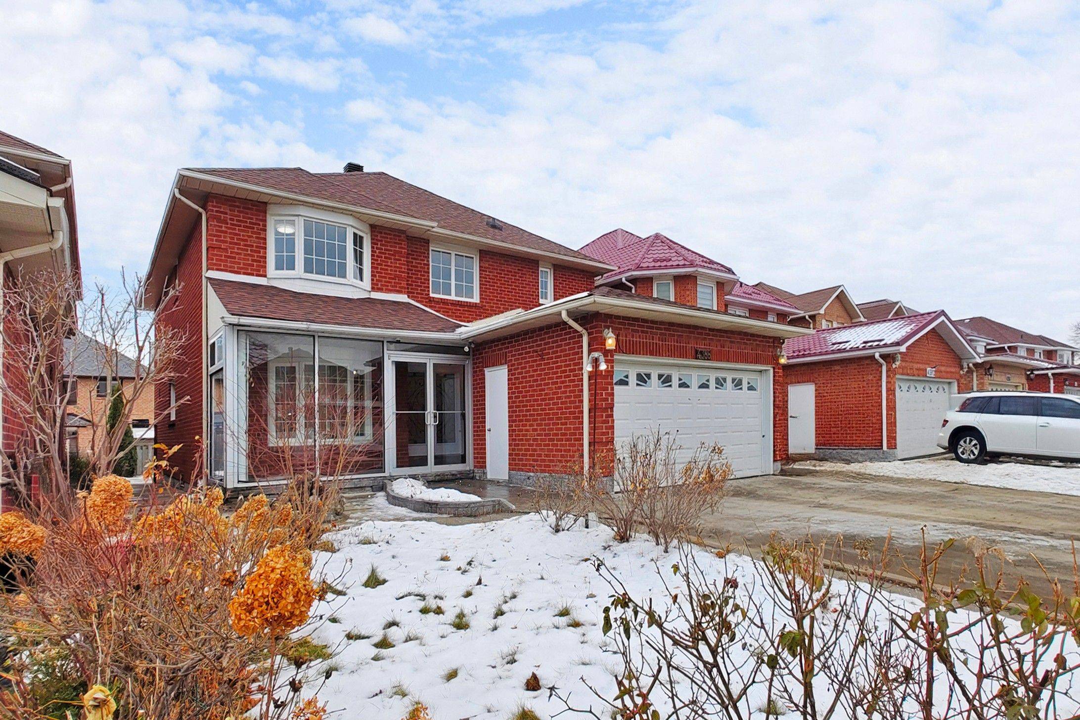 Mississauga, ON L5R 2A4,4388 Guildwood WAY