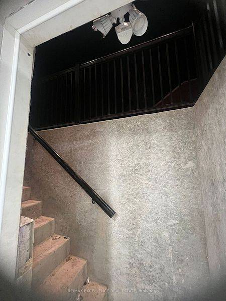 Brampton, ON L6P 1C7,1 Banks DR #BASEMENT