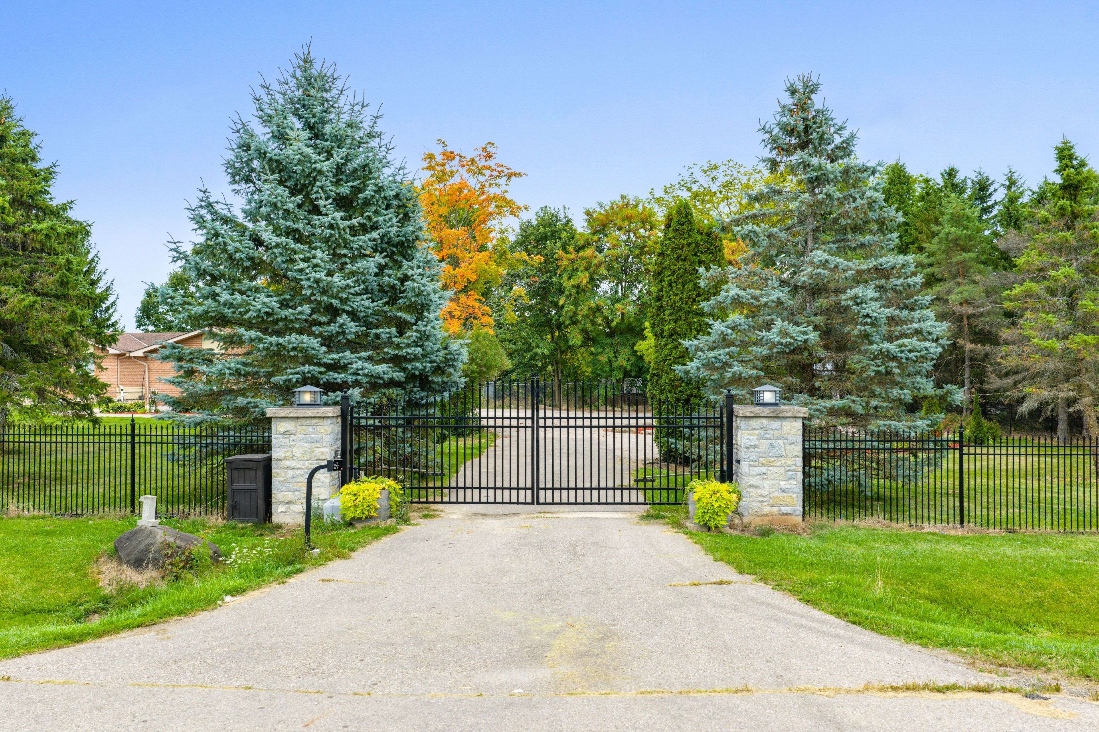 Caledon, ON L7C 1P5,1 Cassidy LN