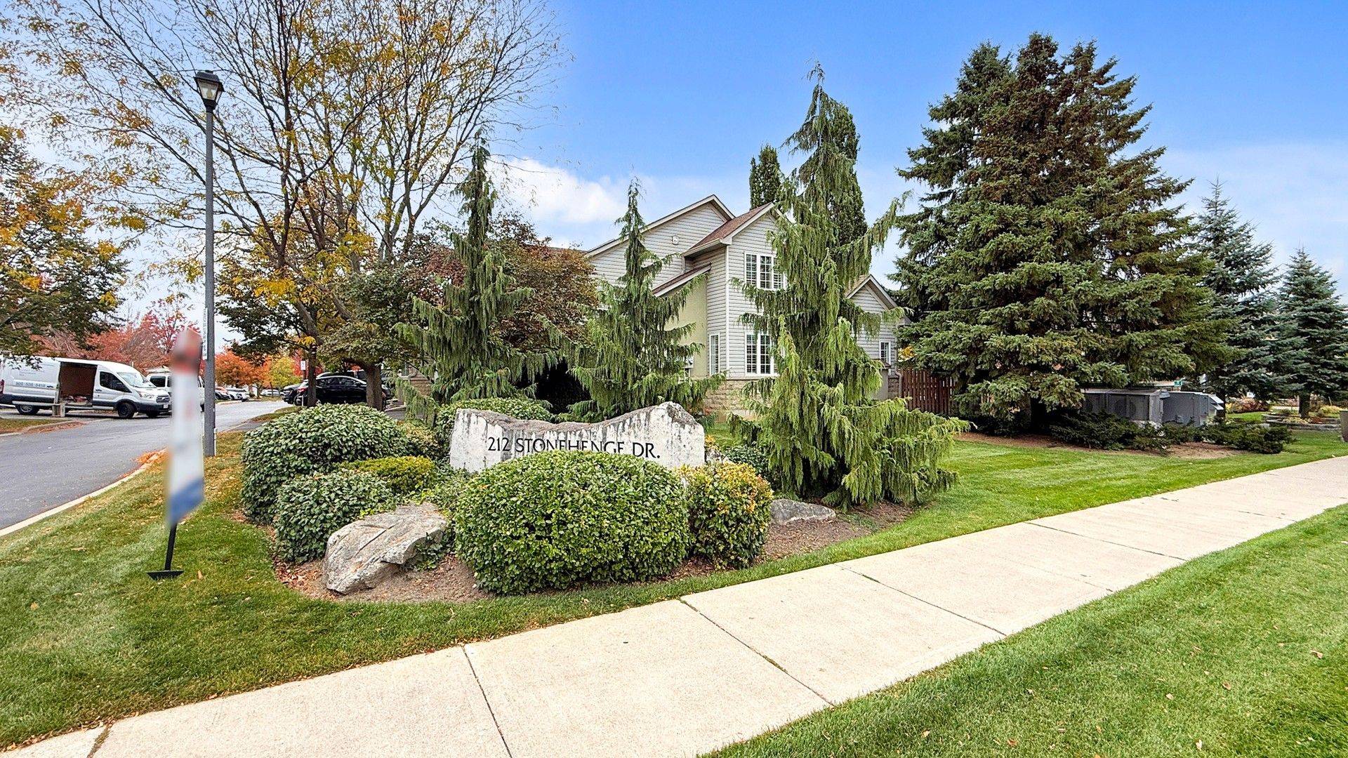 Hamilton, ON L9K 1N5,212 Stonehenge DR #1