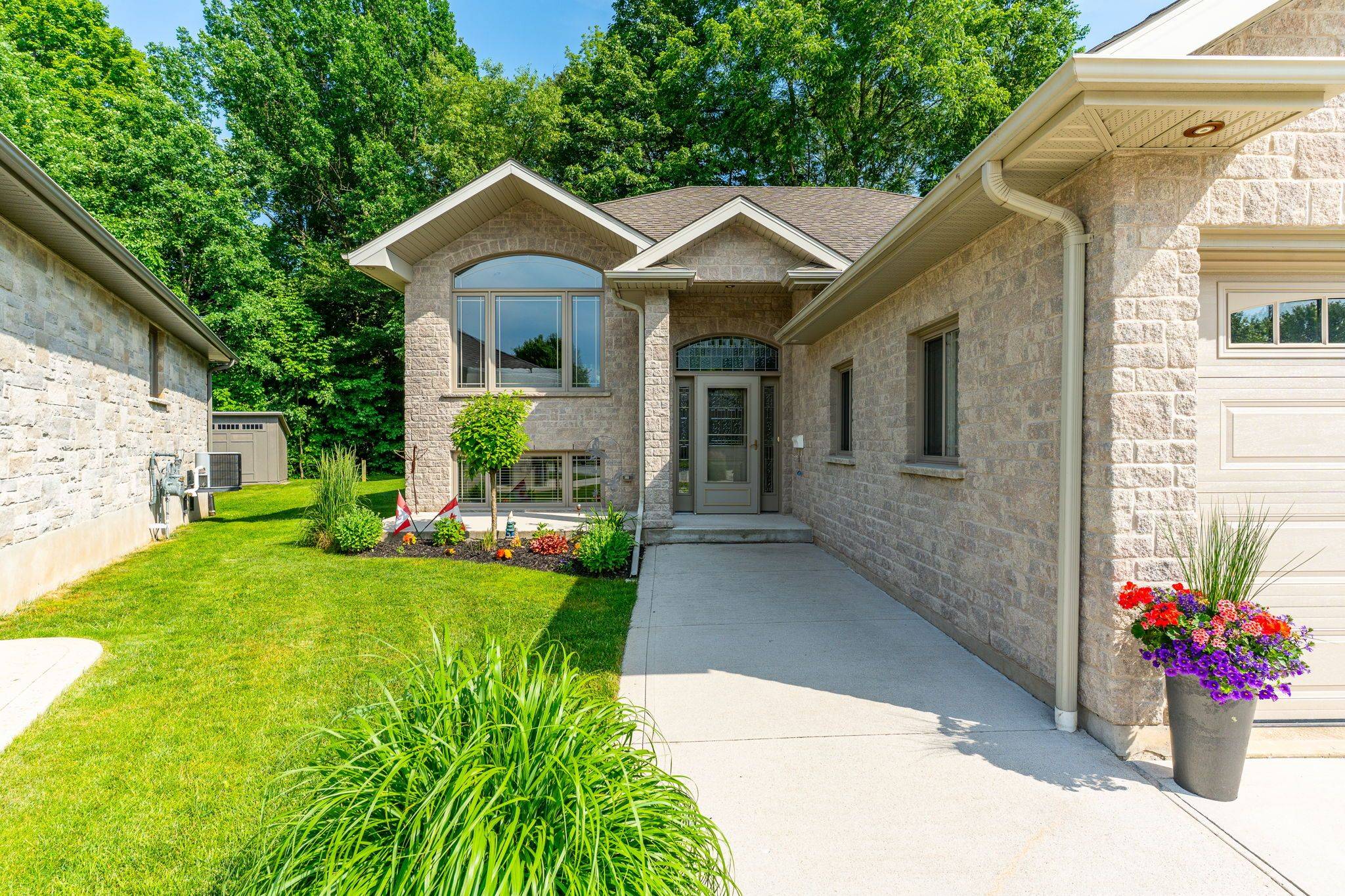 Owen Sound, ON N4K 0A6,207 2nd ST W