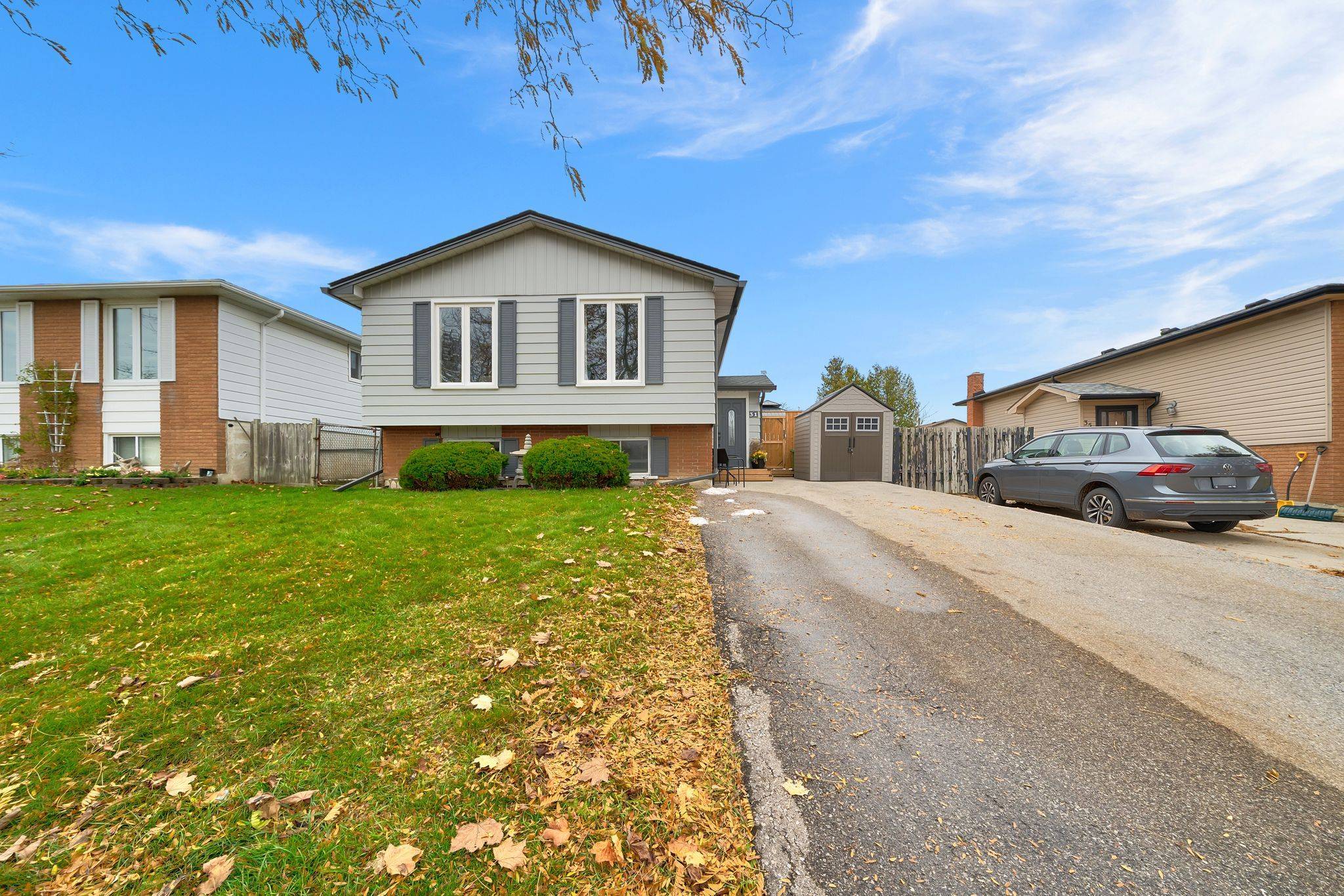 Hamilton, ON L8W 1H4,31 Raleigh ST