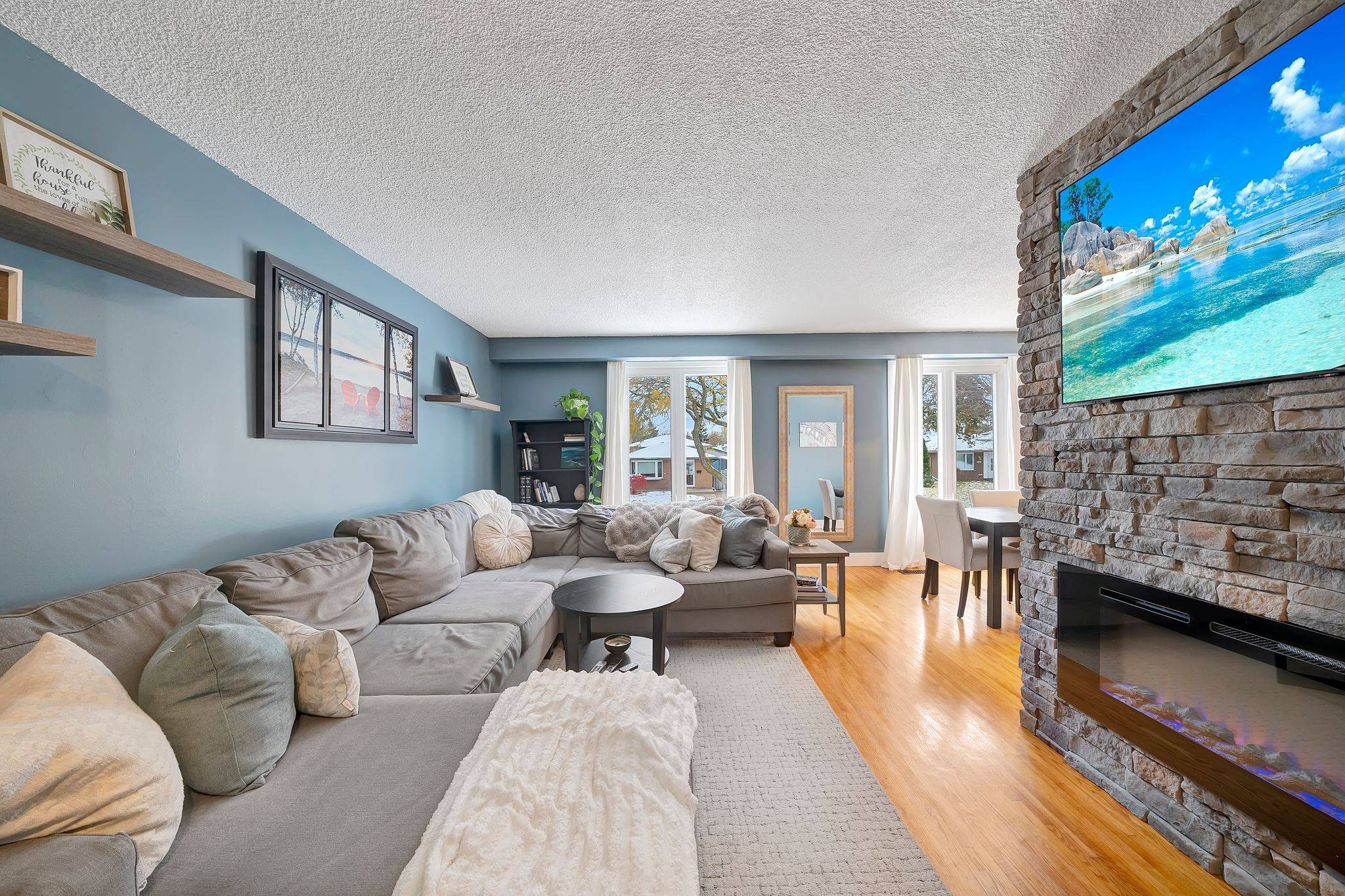 Hamilton, ON L8W 1H4,31 Raleigh ST