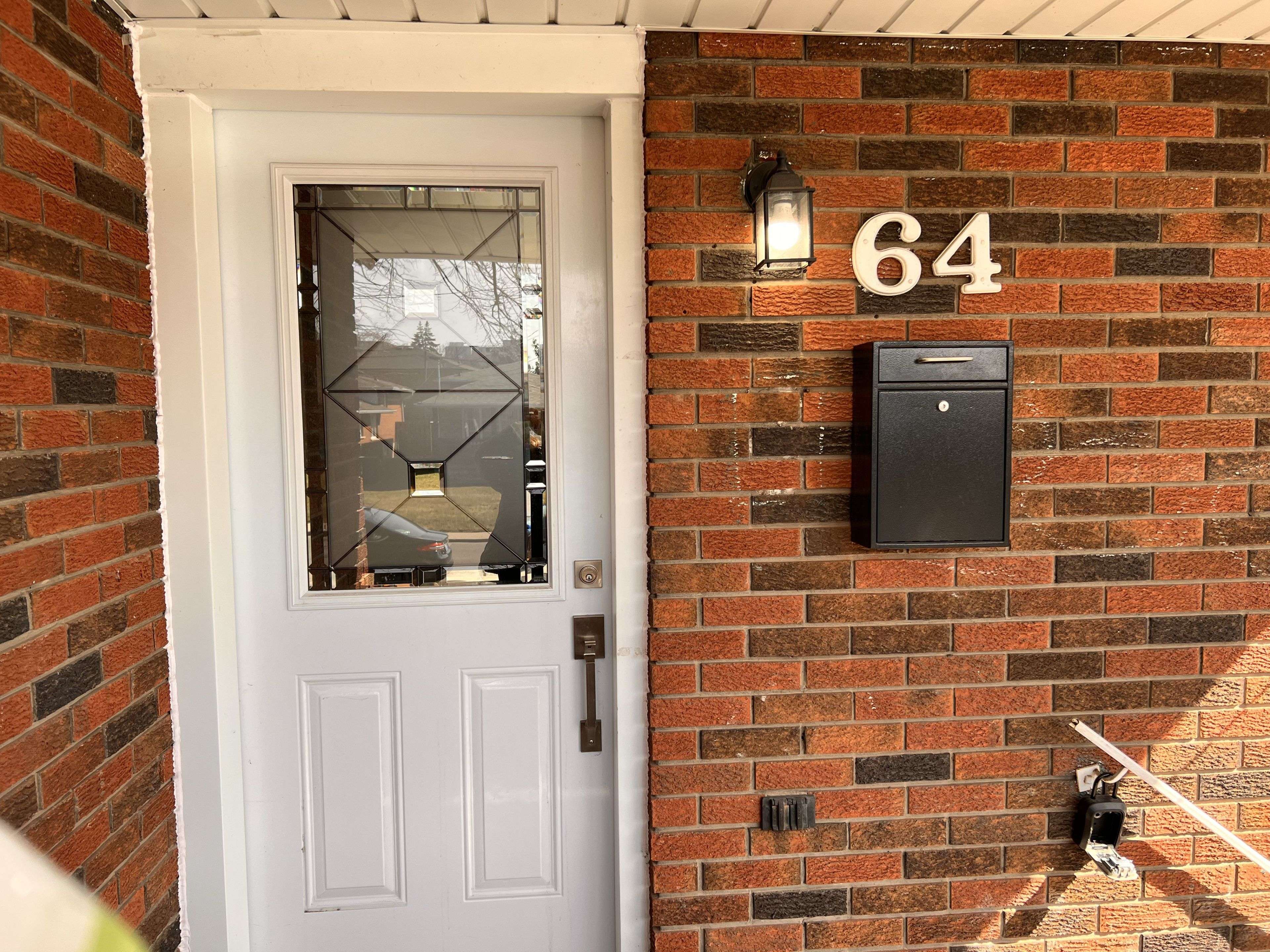 Hamilton, ON L8E 1E1,64 Gainsborough RD