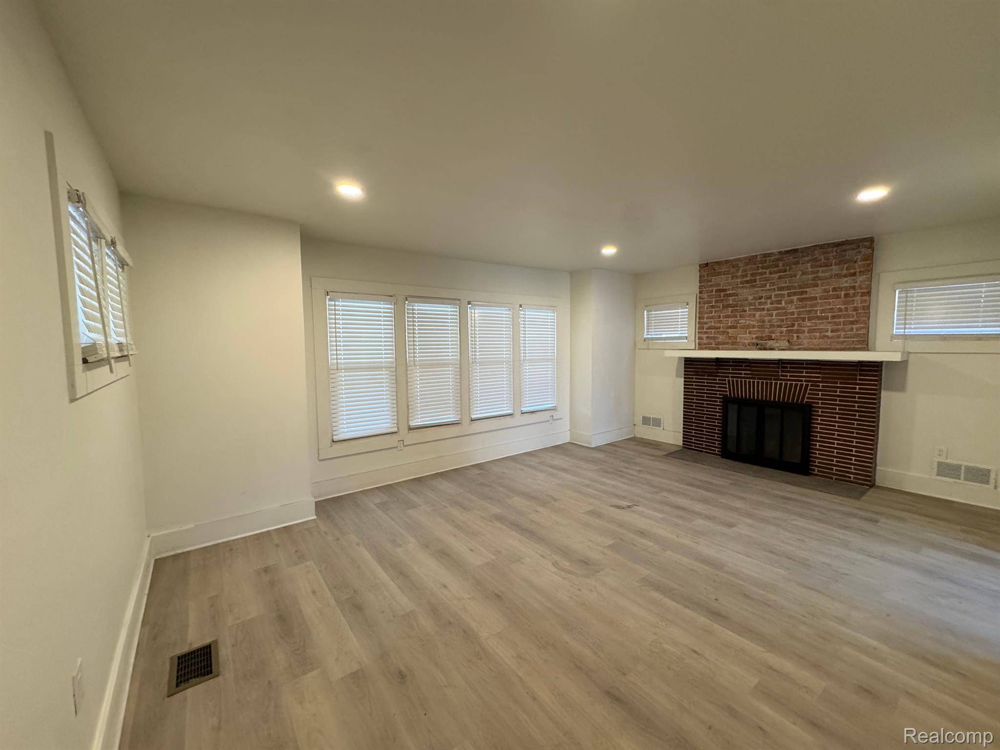 Highland Park, MI 48203,100 MASSACHUSETTS ST