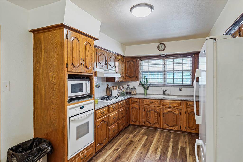 Desoto, TX 75115,1203 Springbrook Circle