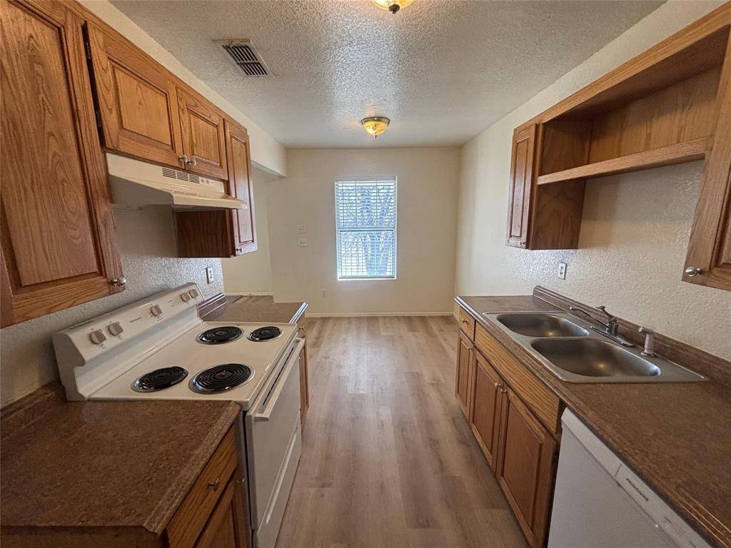 Crowley, TX 76036,300 S Magnolia Street #D