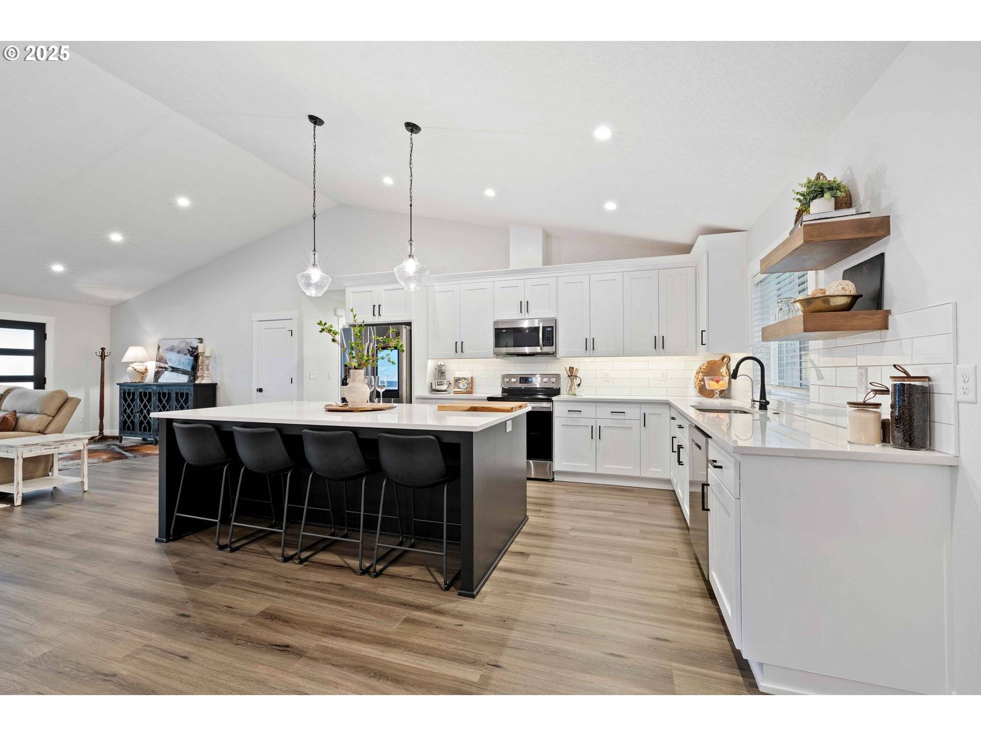 Dallas, OR 97338,386 N KINGS VALLEY HWY