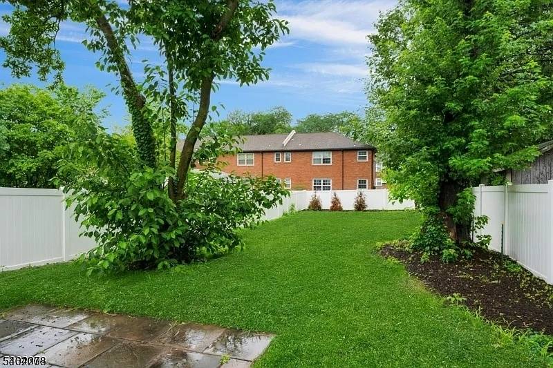 Somerville Boro, NJ 08876,84 Grove St