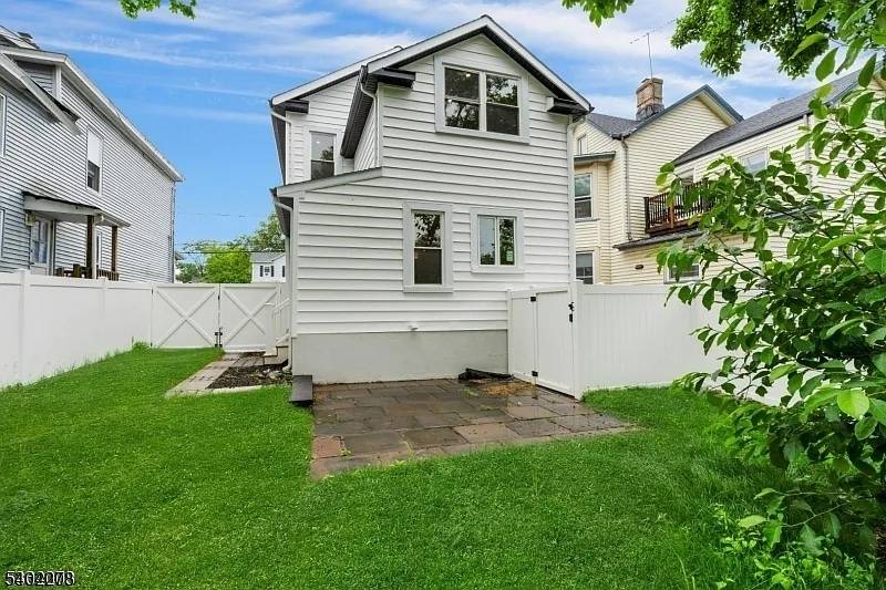 Somerville Boro, NJ 08876,84 Grove St