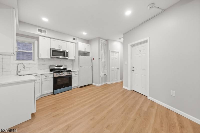 Passaic City, NJ 07055,57 Henry St #A1