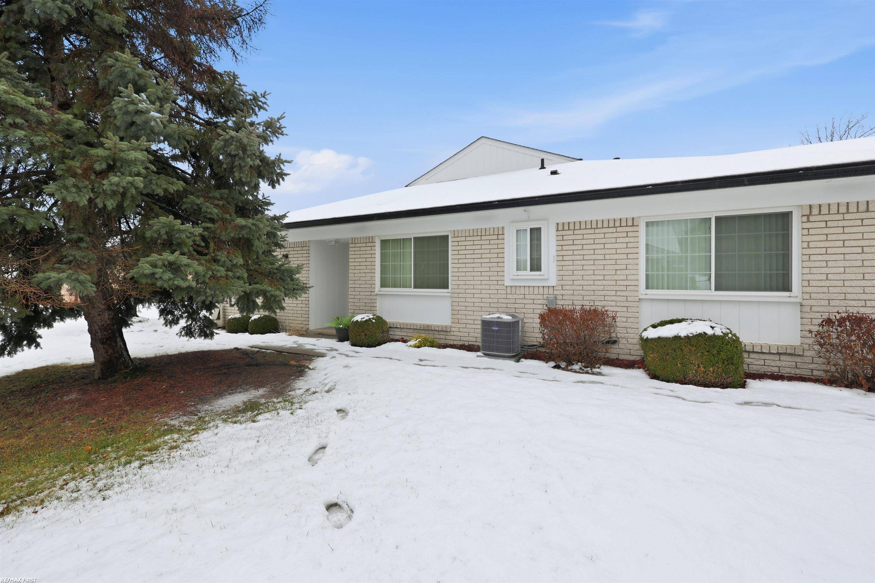 Saint Clair Shores, MI 48082,664 Country Club ST