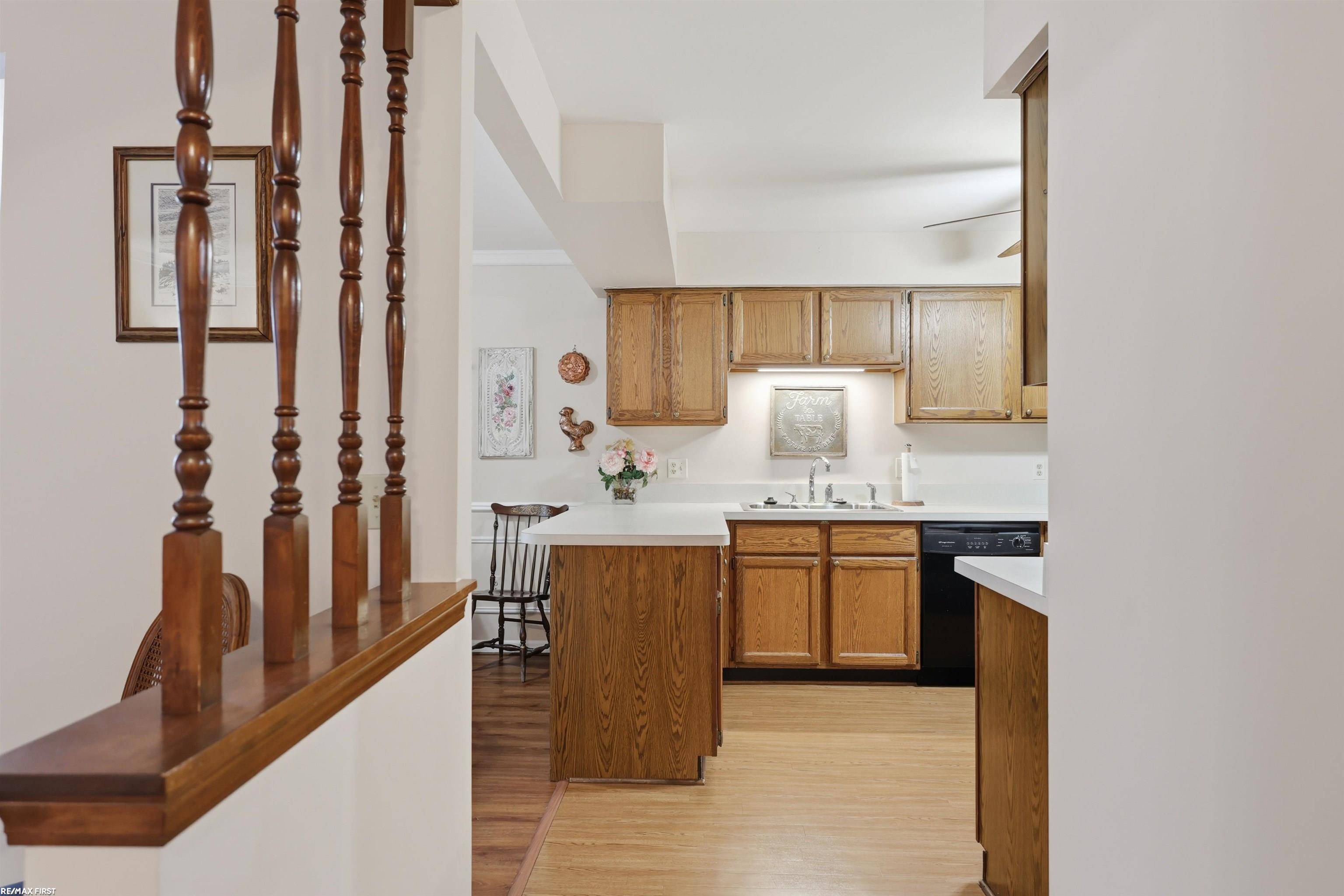 Saint Clair Shores, MI 48082,664 Country Club ST