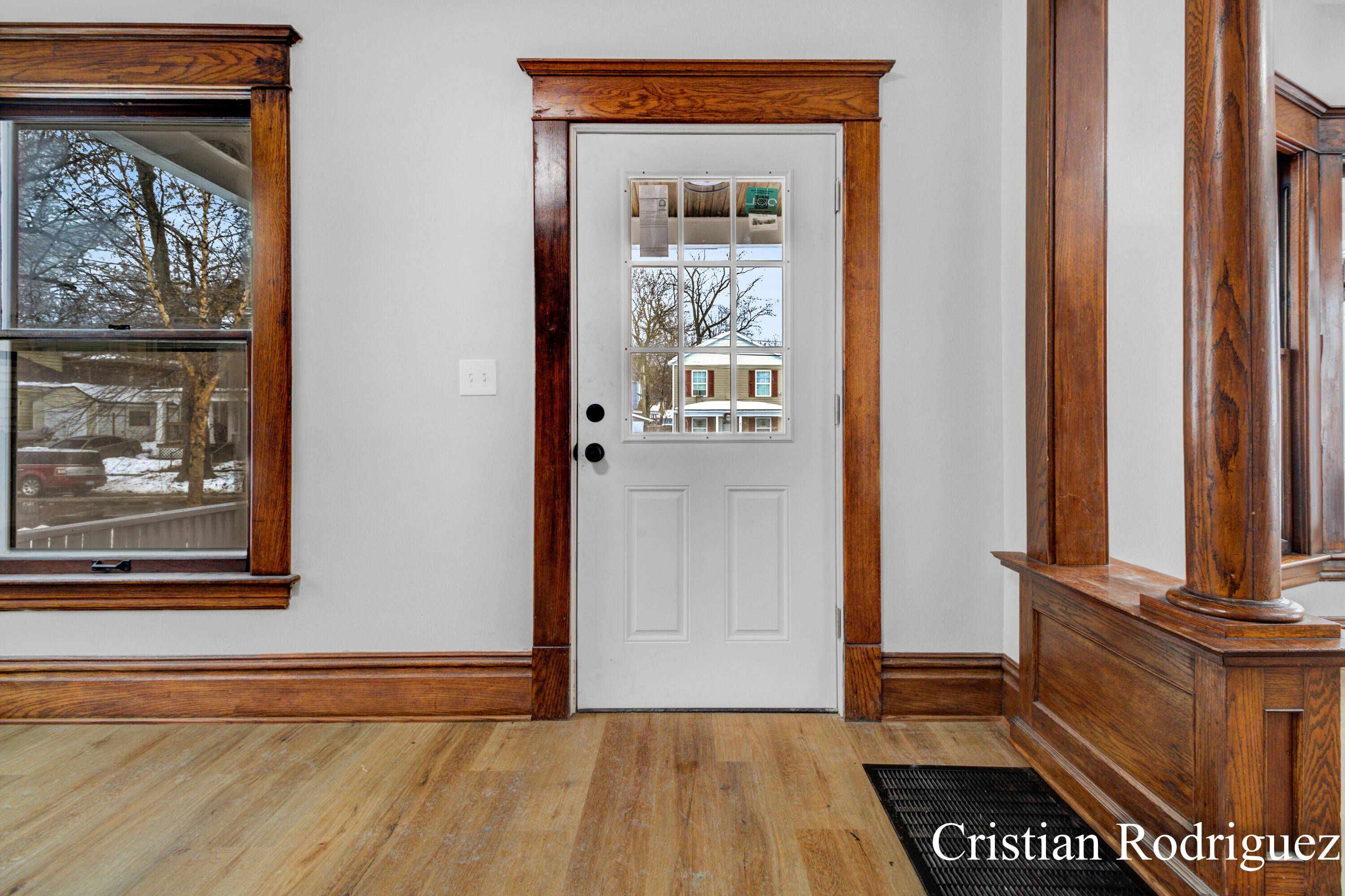 Grand Rapids, MI 49507,853 Geneva AVE SE