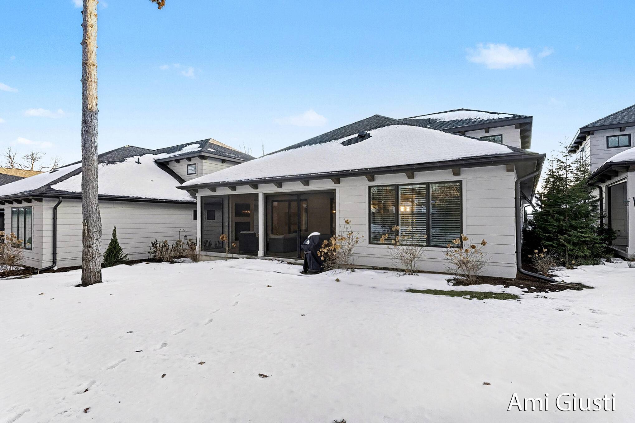 Holland, MI 49424,2059 Ottawa Beach RD