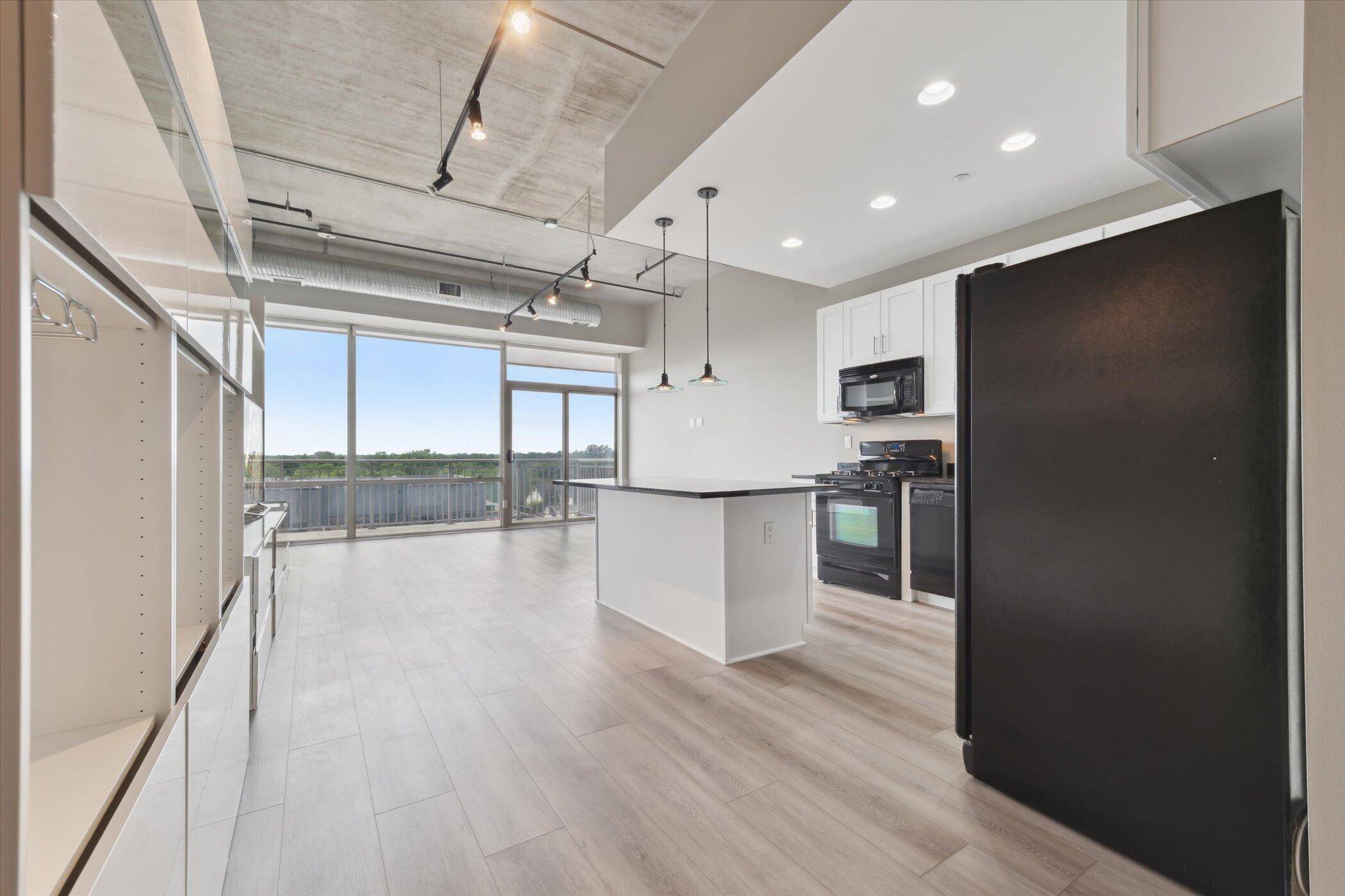 Royal Oak, MI 48067,350 N Main ST #603