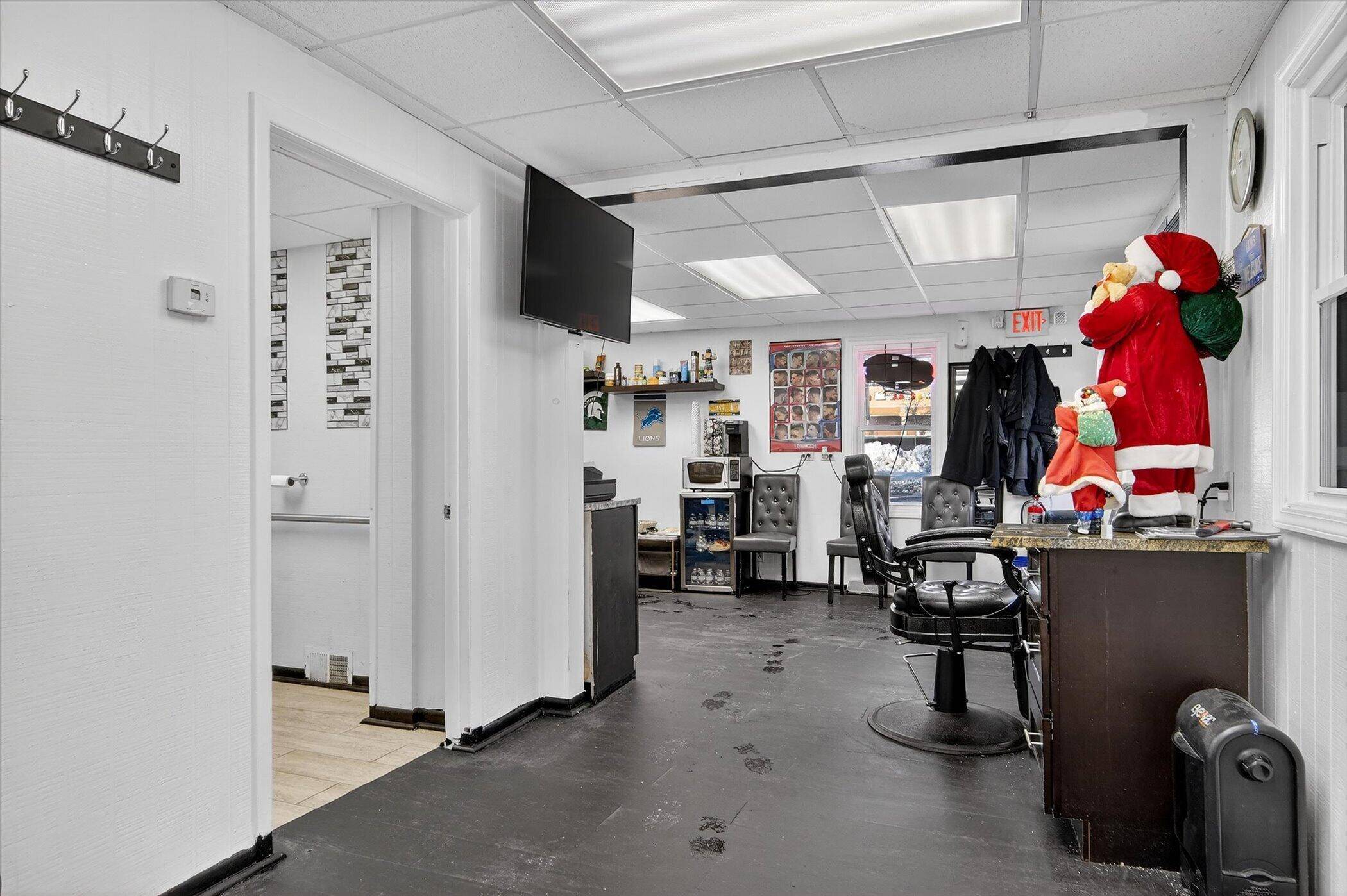 West Bloomfield, MI 48324,7045 Cooley Lake RD