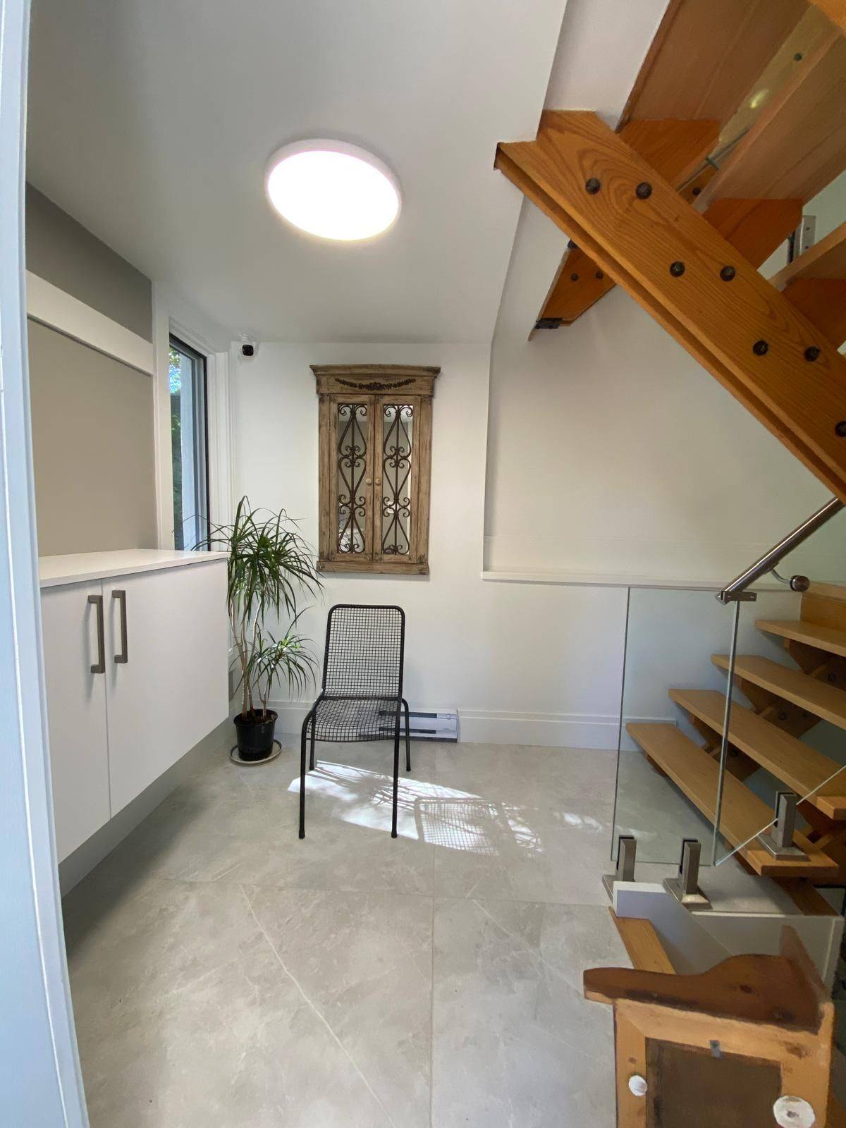 Toronto C04, ON M4N 2C4,19 Teddington Park AVE