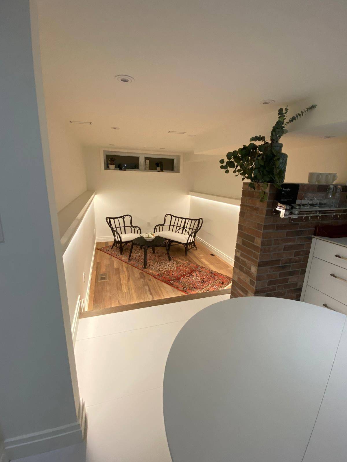 Toronto C04, ON M4N 2C4,19 Teddington Park AVE