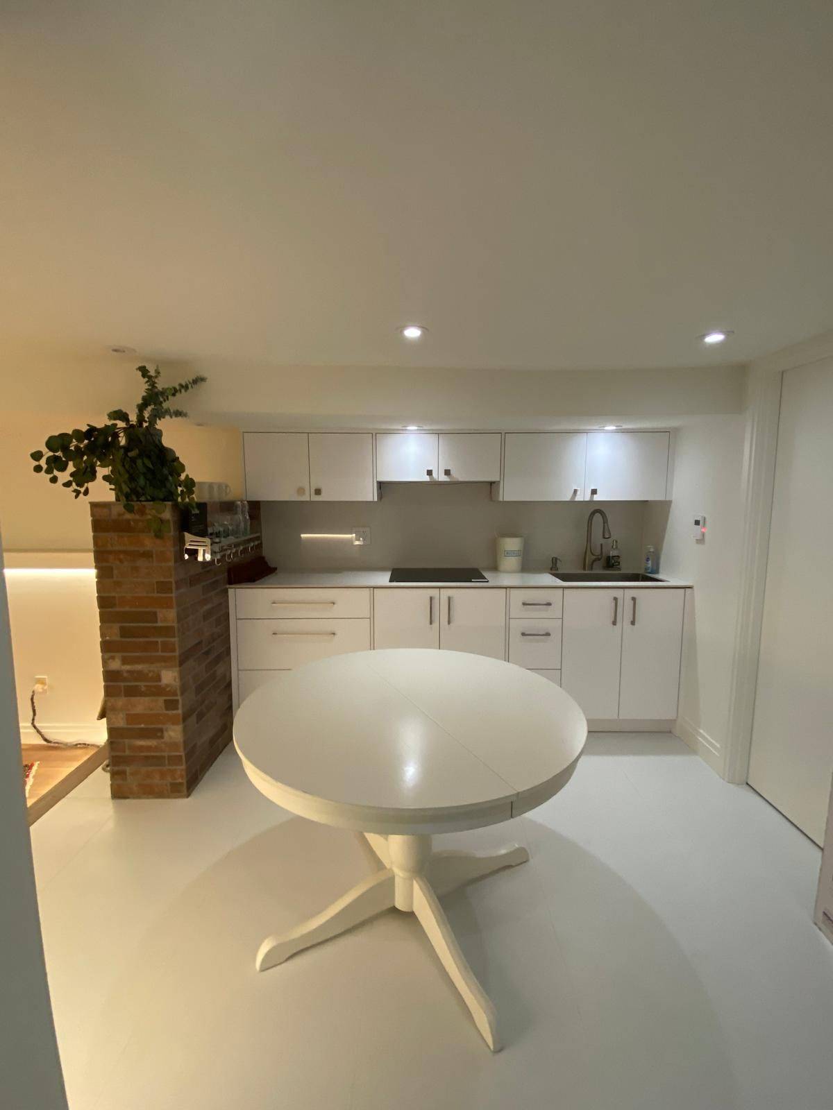 Toronto C04, ON M4N 2C4,19 Teddington Park AVE