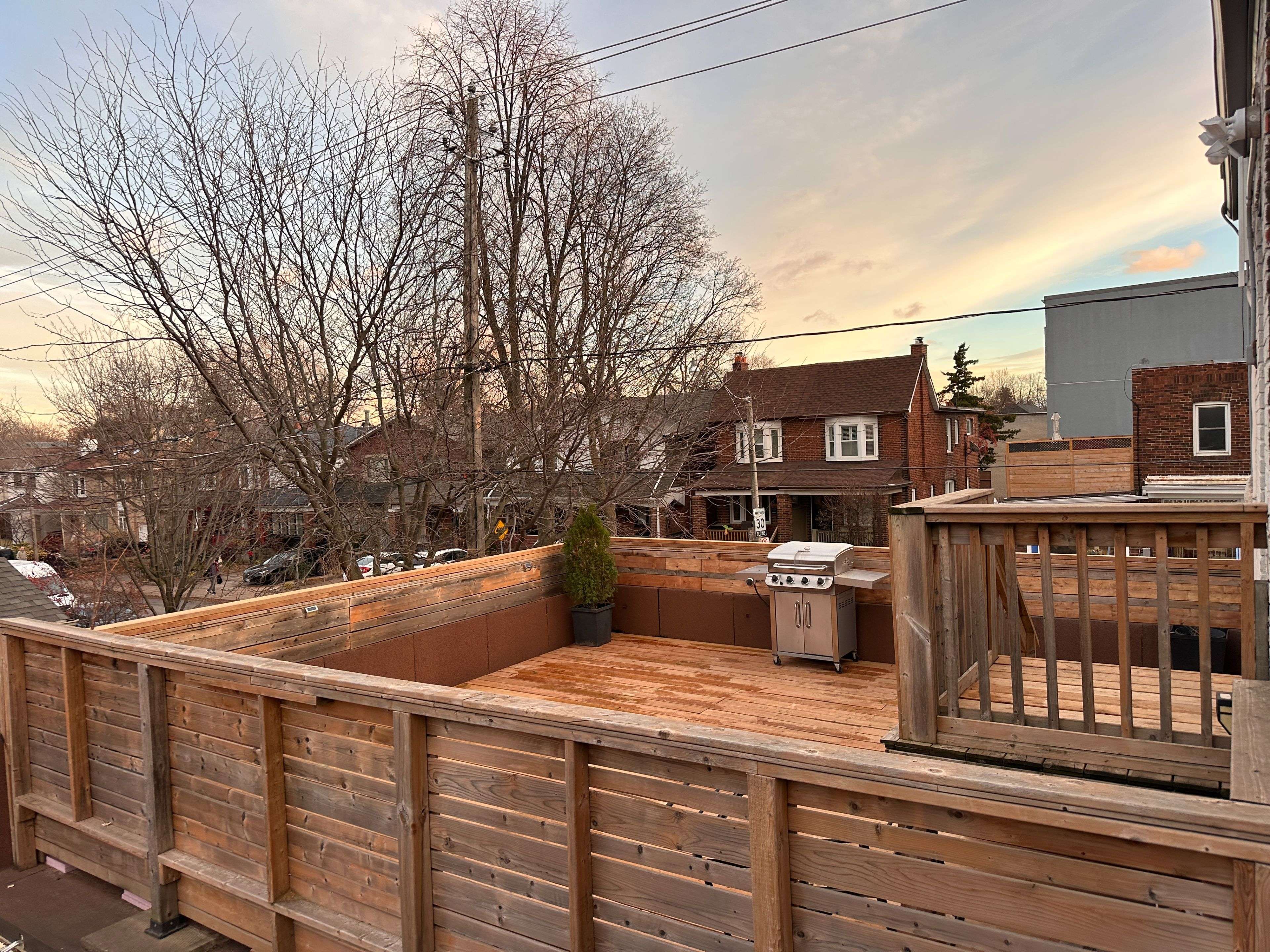 Toronto C10, ON M4S 2N4,693 Mount Pleasant RD #201