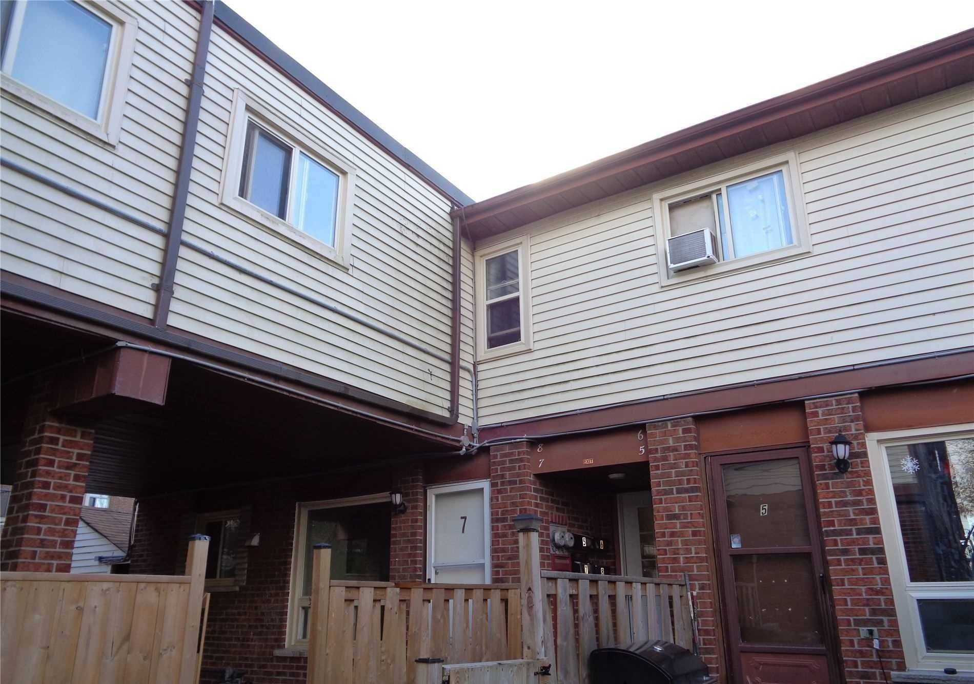 Oshawa, ON L1J 1N3,255 Porter ST #5