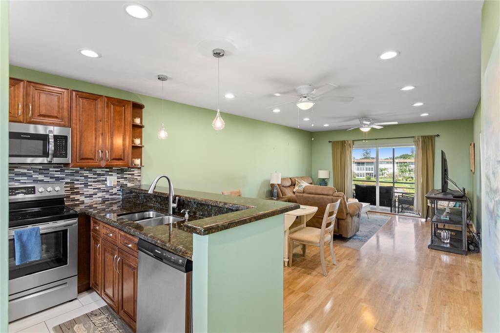 Lauderdale Lakes, FL 33319,3501 NW 47th Ave #614