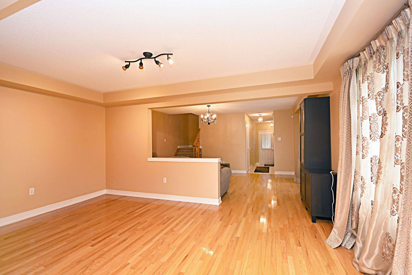 Mississauga, ON L5W 1Z7,6612 Blackheath RDG