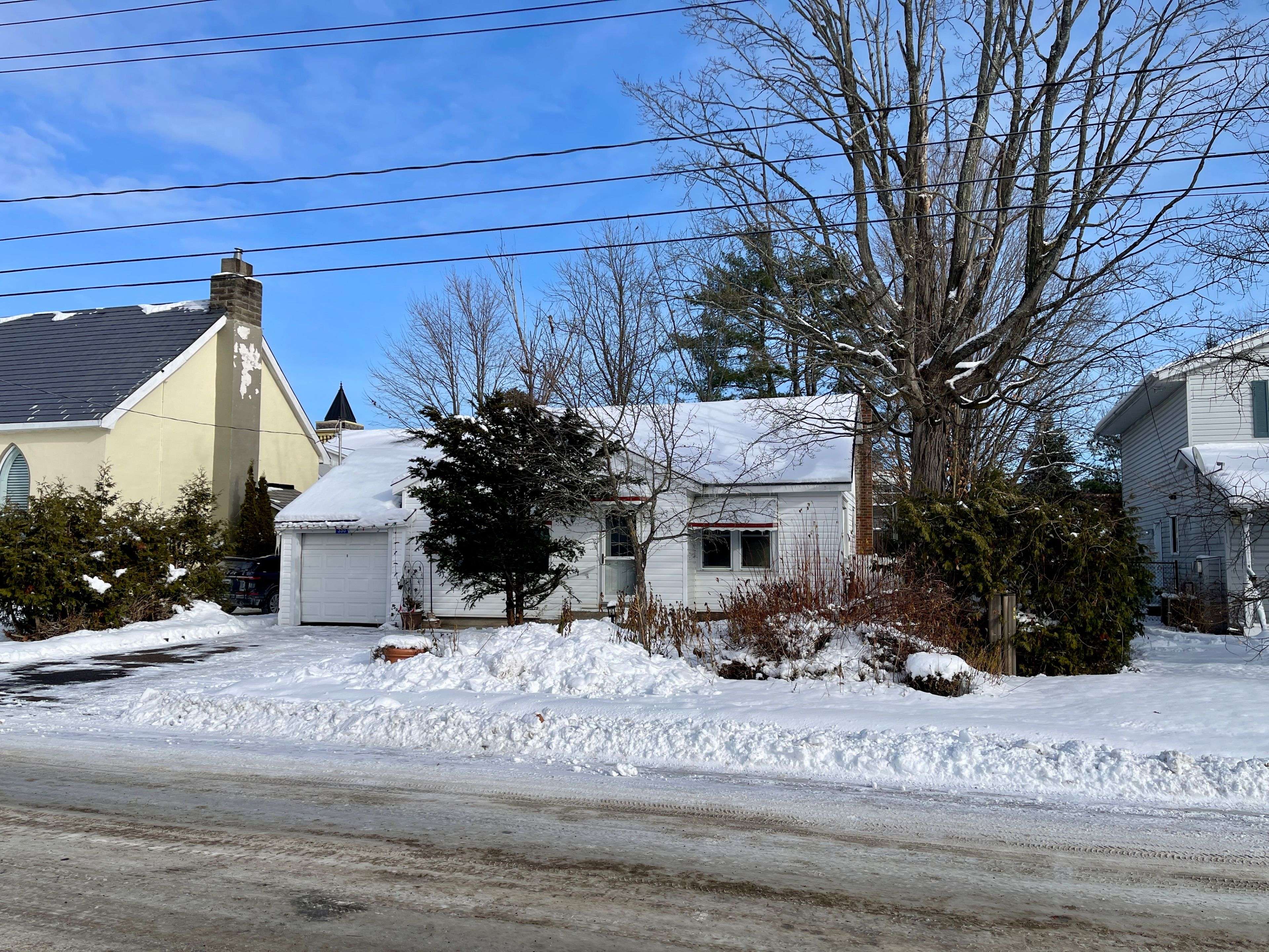 Gravenhurst, ON P1P 1J1,330 John ST S