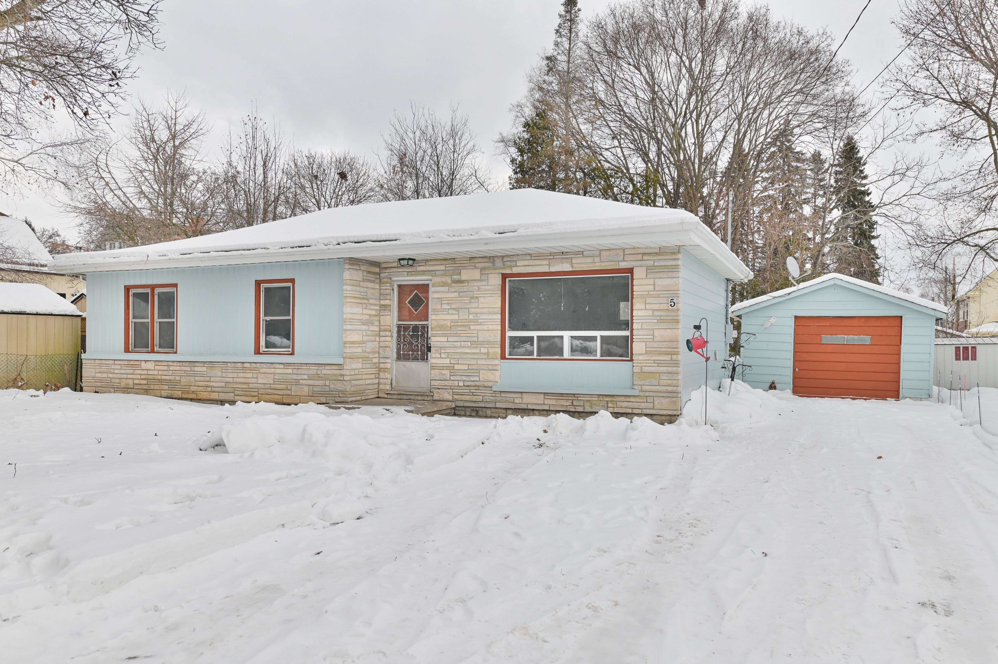 Brighton, ON K0K 1H0,5 Meade ST