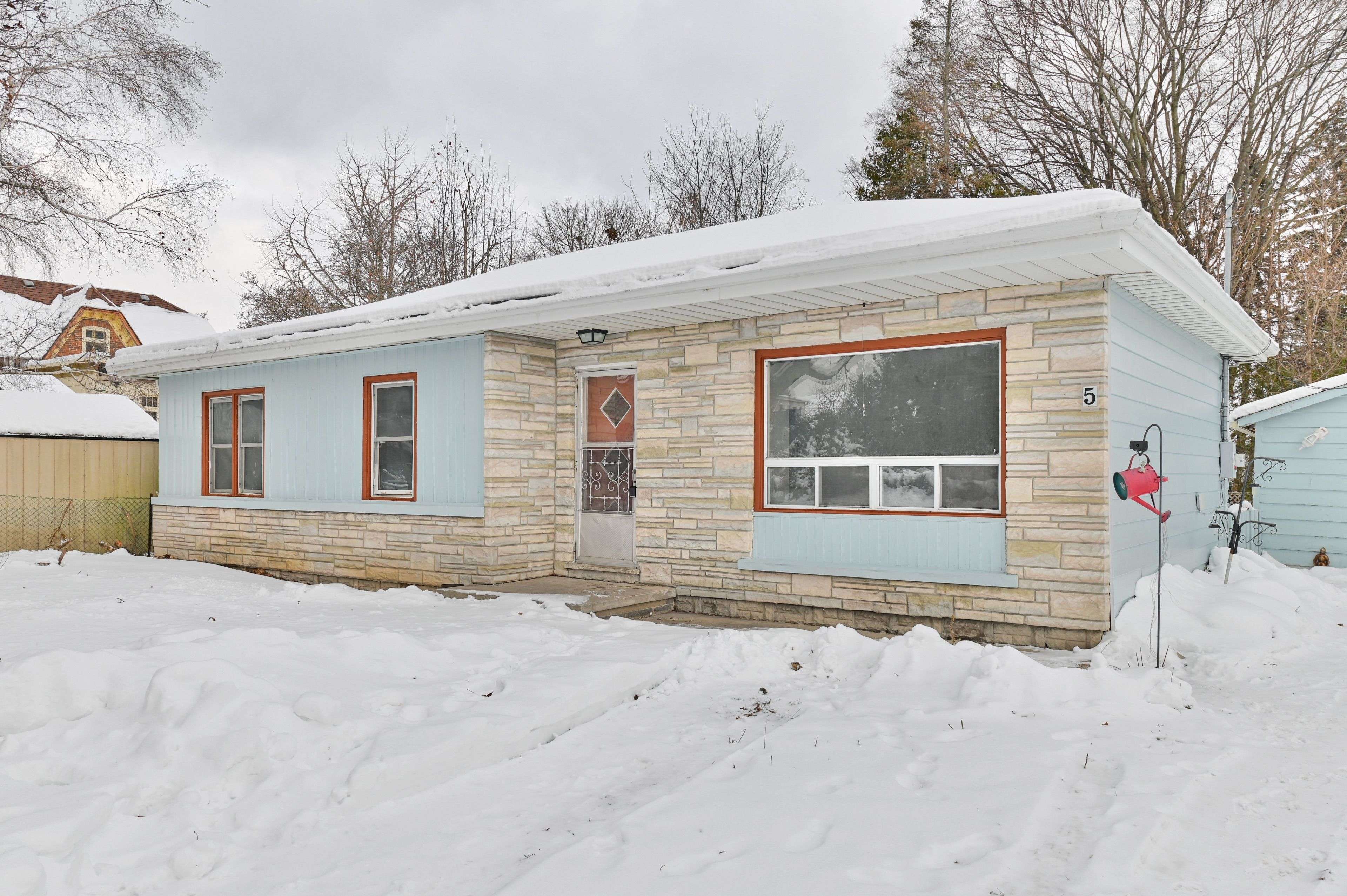 Brighton, ON K0K 1H0,5 Meade ST