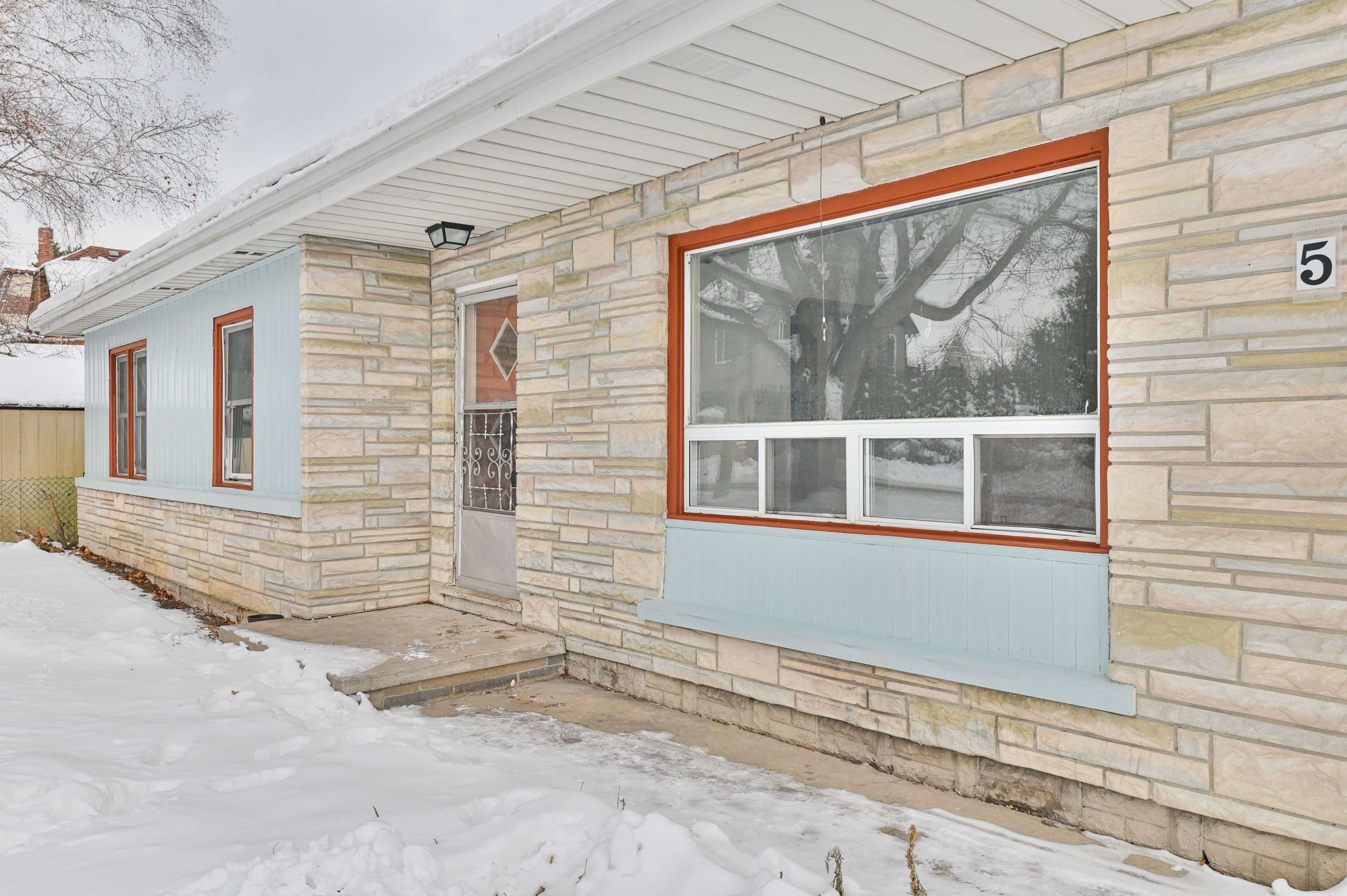 Brighton, ON K0K 1H0,5 Meade ST