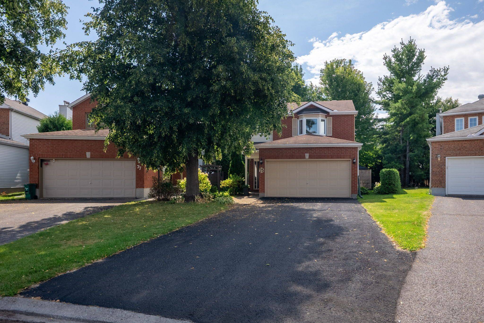 Barrhaven, ON K2J 4C1,75 Armagh WAY