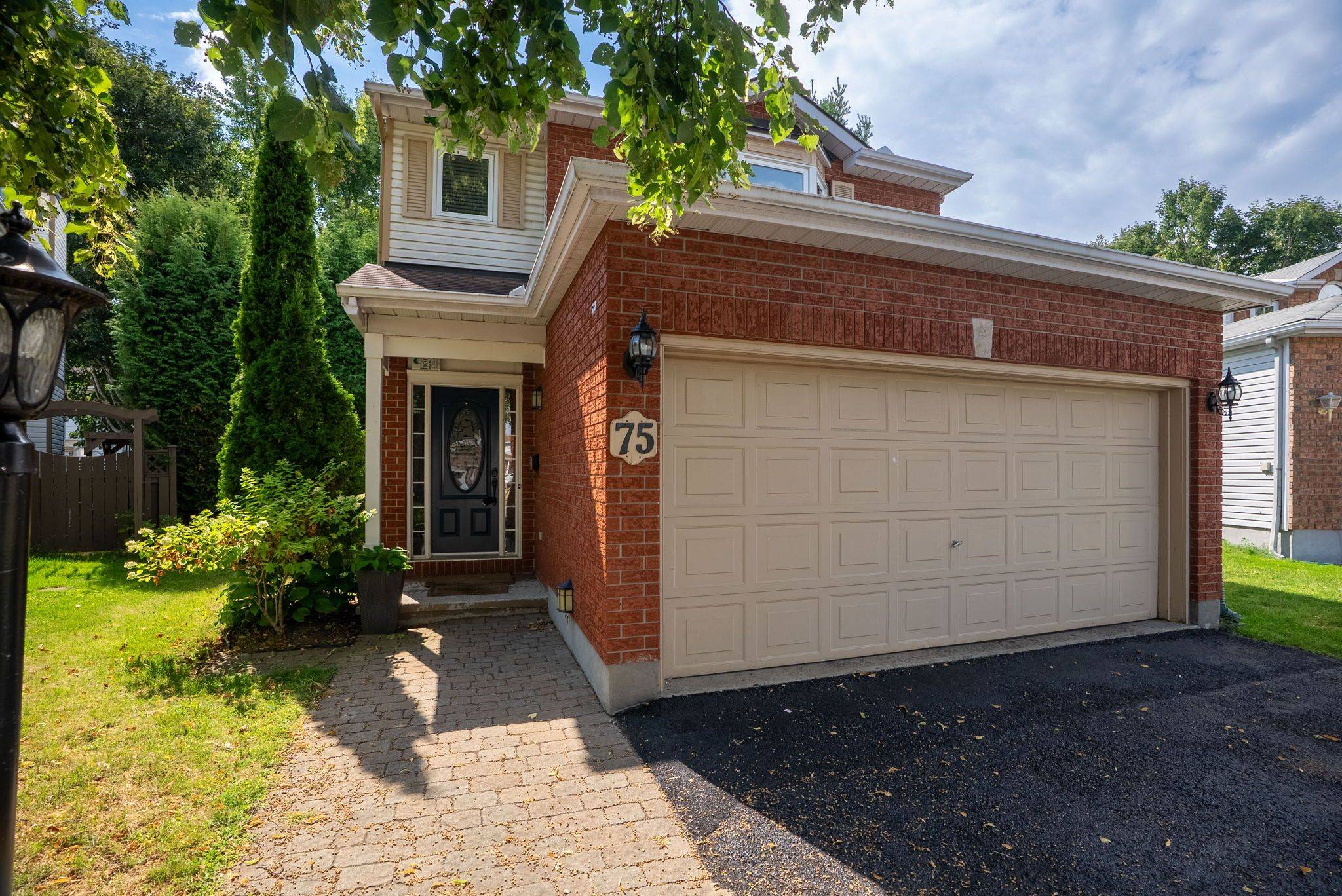 Barrhaven, ON K2J 4C1,75 Armagh WAY