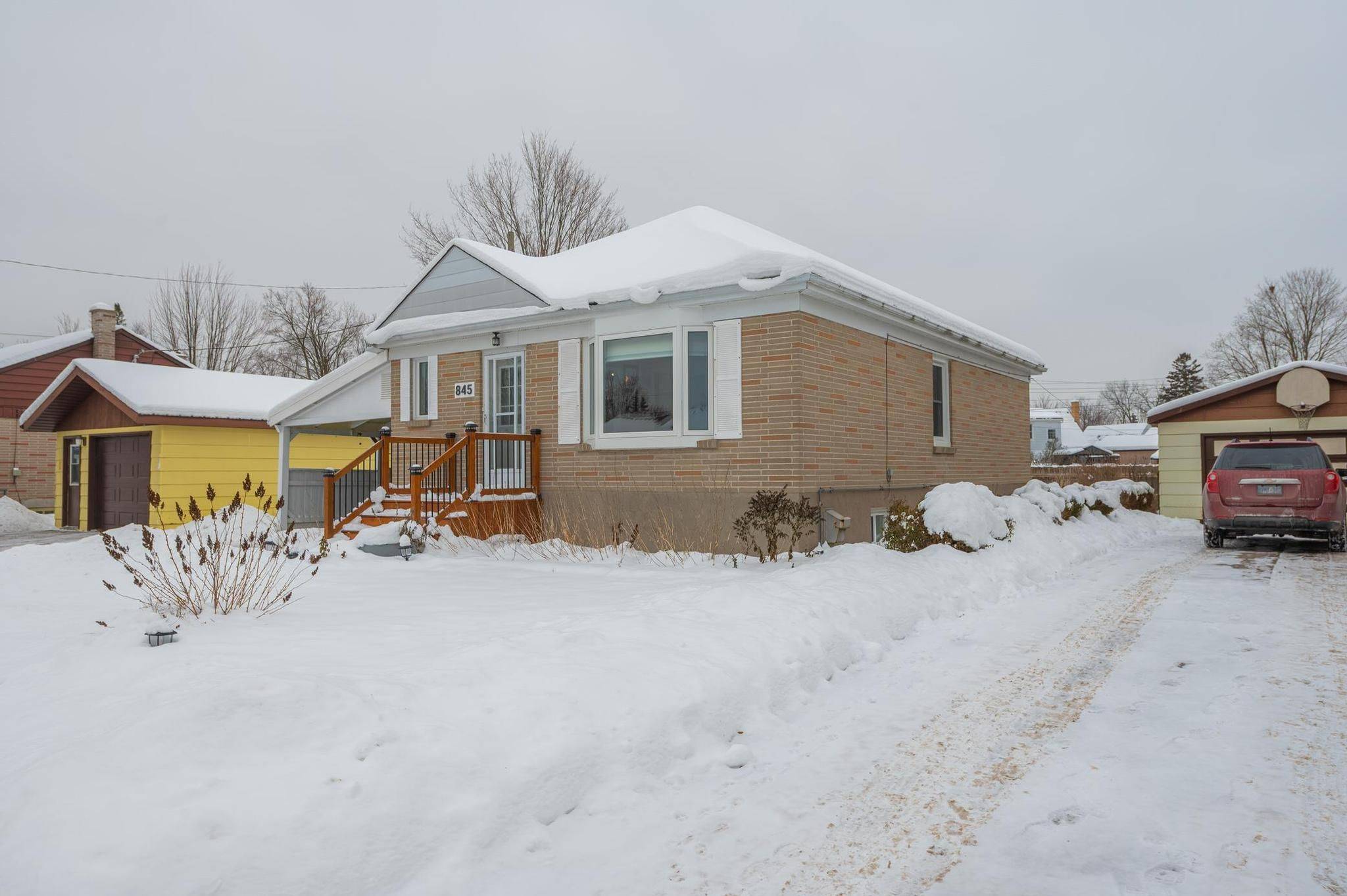 Peterborough, ON K9H 6G6,845 Gilbert ST