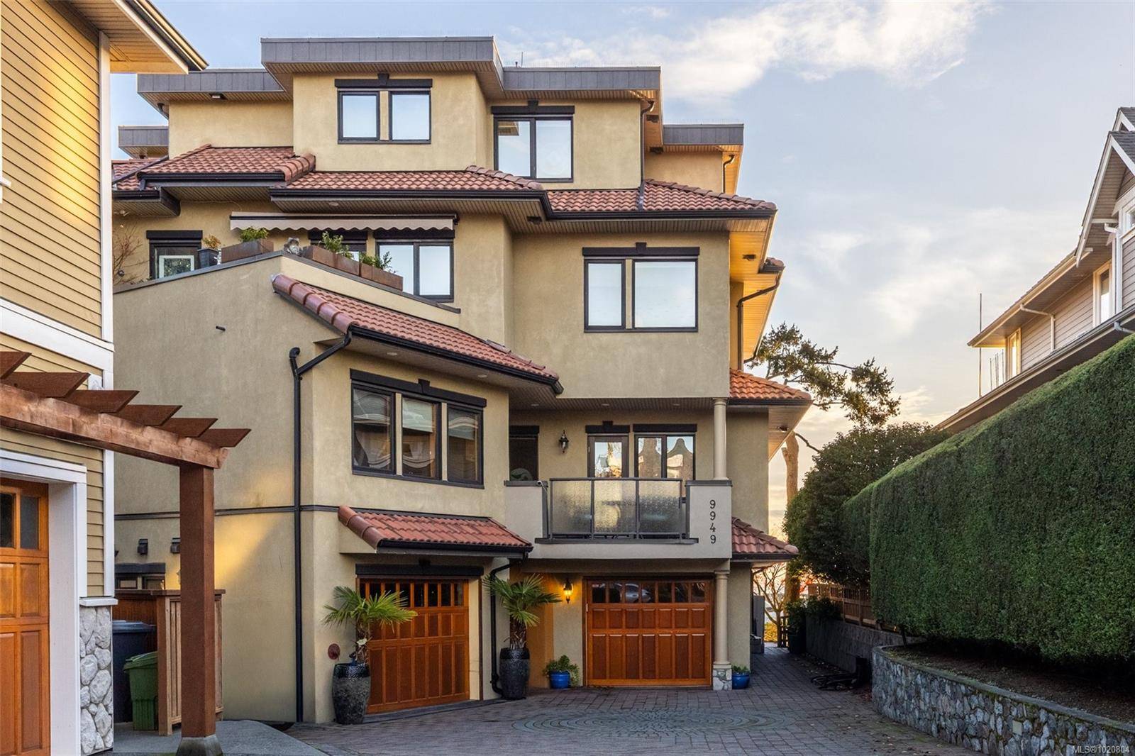 Sidney, BC V8L 3B1,9949 Third St #101